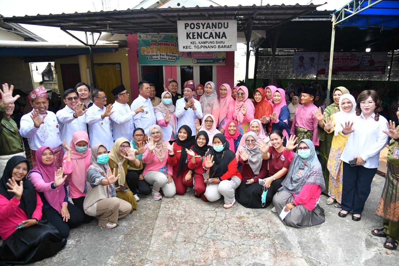 Gubernur Ansar Dampingi Wamenkes II Tinjau CKG Lansia di Tanjungpinang