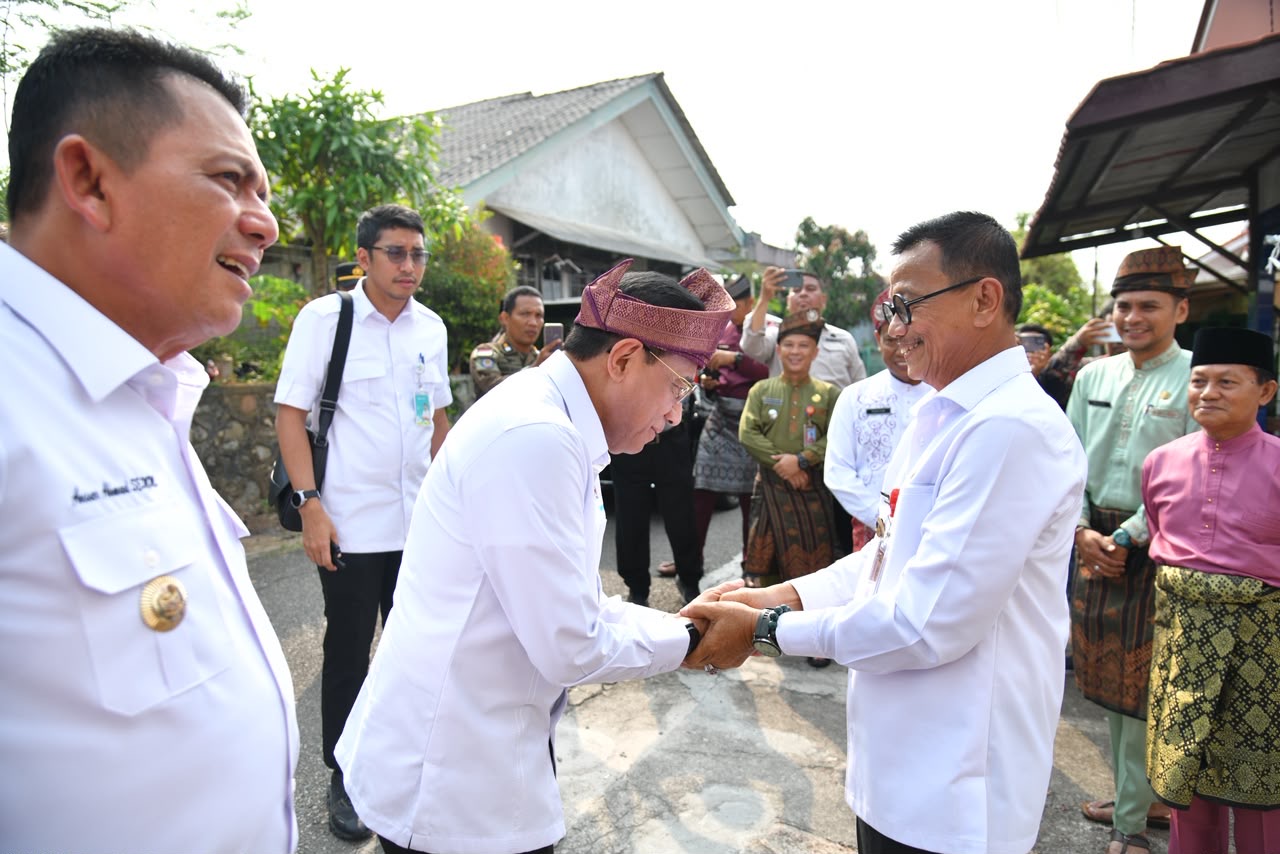 Gubernur Ansar Dampingi Wamenkes II Tinjau CKG Lansia di Tanjungpinang