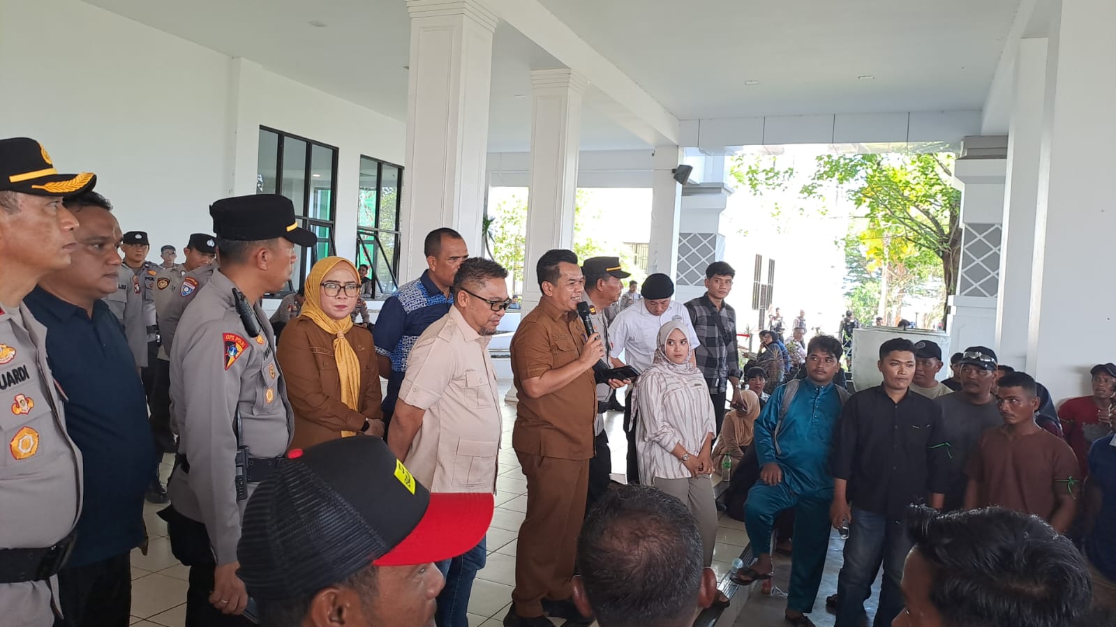Aliansi Nelayan Unjuk Rasa di DPRD Kepri: Minta Pencabutan Izin dan Penghentian Aktivitas Tambang Pasir Laut