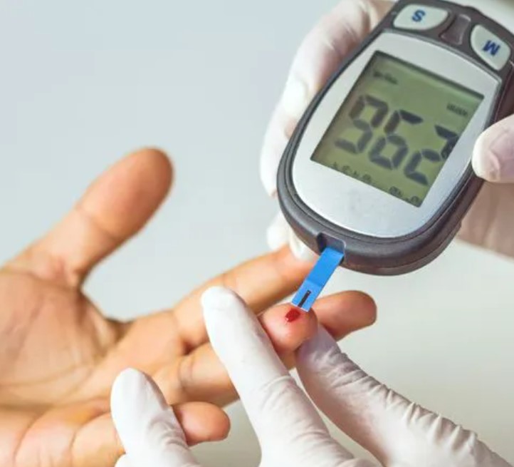 Cegah Diabetes Dengan Rutin Cek Gula Darah