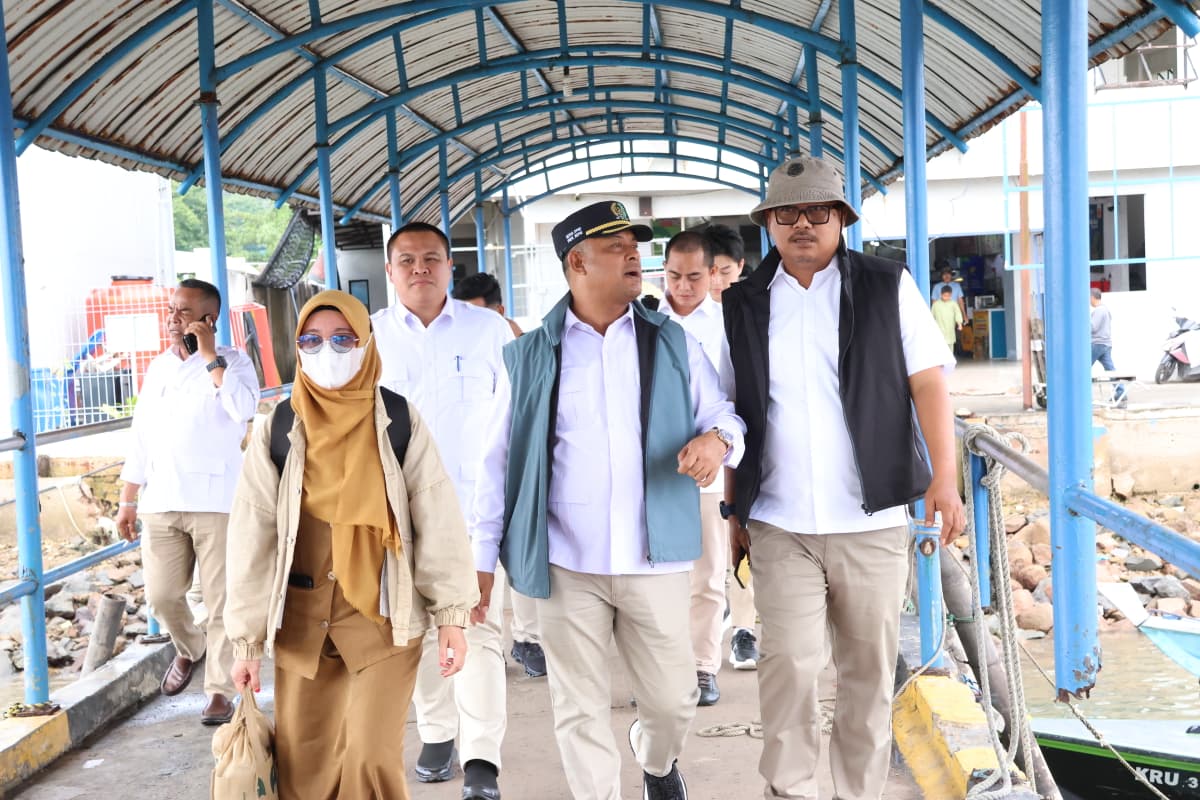 Gerak Cepat, Ketua DPRD Kepri Sambangi Korban Bencana Alam di Dua Lokasi Batam