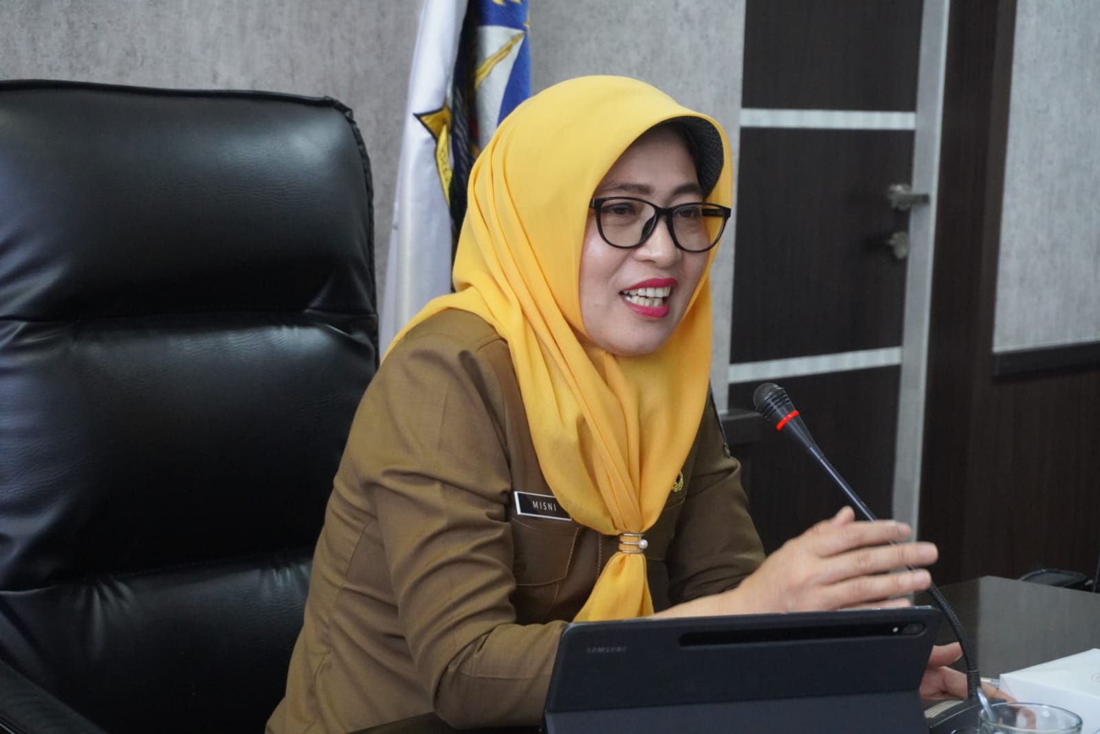 Kepala Badan Perencanaan, Penelitian, dan Pengembangan Provinsi Kepulauan Riau Misni, S. KM., M. Si memimpin Rapat Sinkronisasi Dokumen Perencanaan Pembangunan Daerah Provinsi Kepulauan Riau