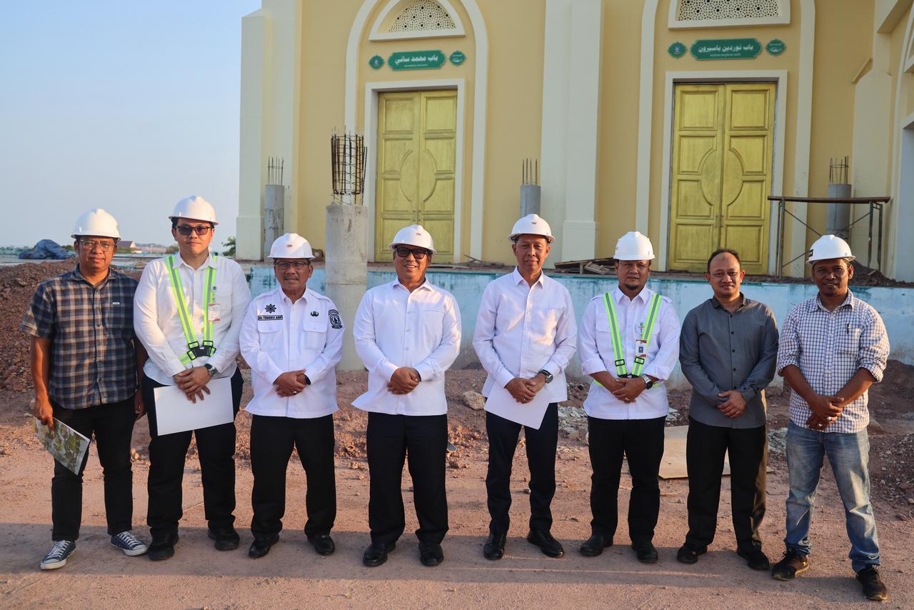Tinjau Renovasi Masjid Raya Nur Ilahi, Wagub Nyanyang Tekankan Kualitas Pekerjaan