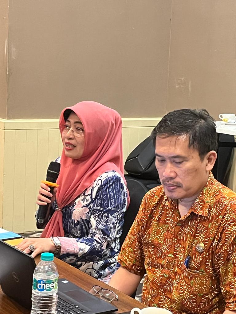Kepala Badan Perencanaan, Penelitian, dan Pengembangan Provinsi Kepulauan Riau Misni, S. KM., M. Si melaksanakan Konsultasi Rancangan Awal Perubahan RPJMD Provinsi Kepulauan Riau Tahun 2021 – 2026