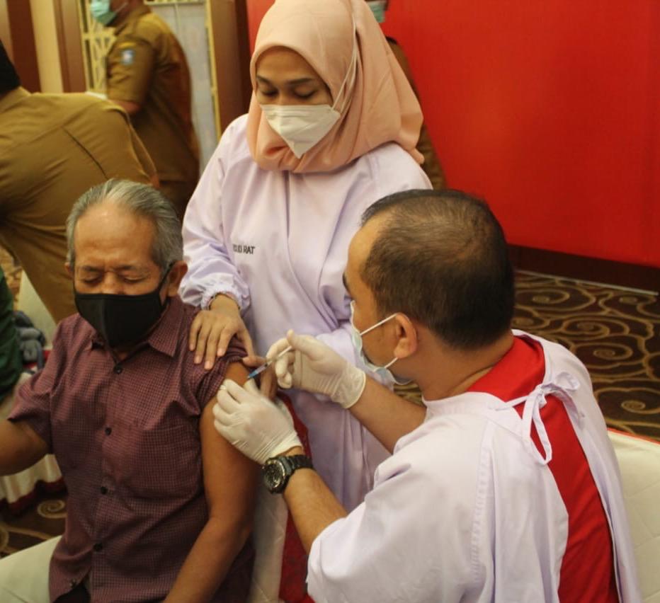 Kepri Laksanakan Vaksinasi COVID-19 Tahap II Untuk Lansia