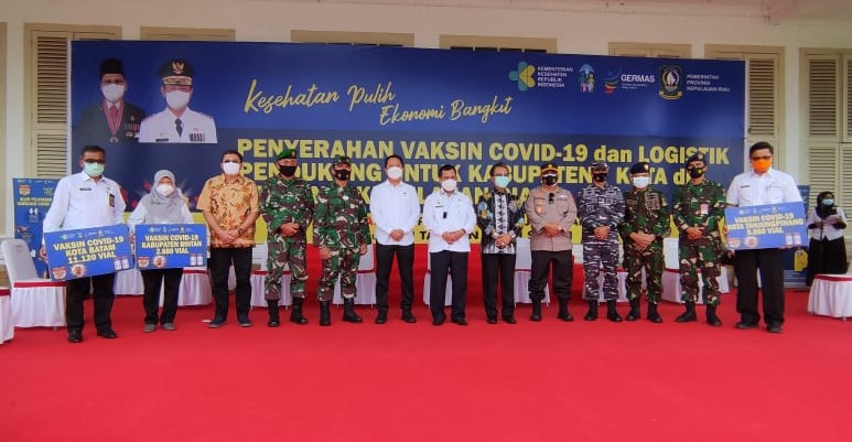 Penyerahan Distribusi Vaksin COVID-19 Dan Logistik Pendukung Untuk Kab/Kota di Provinsi Kepulauan Riau