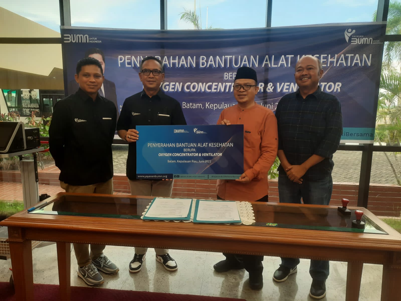 Penyerahan ALKES dari Yayasan BUMN Kepada Pemprov Kepri dan Budi Kemuliaan