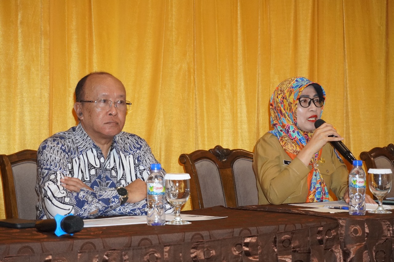 Kepala Badan Perencanaan, Penelitian, dan Pengembangan Provinsi Kepulauan Riau membuka kegiatan Pembahasan Indikator Utama Pembangunan Rencana Pembangunan Jangka Panjang Daerah (RPJPD) Provinsi dan Kabupaten/Kota Tahun 2025 – 2045