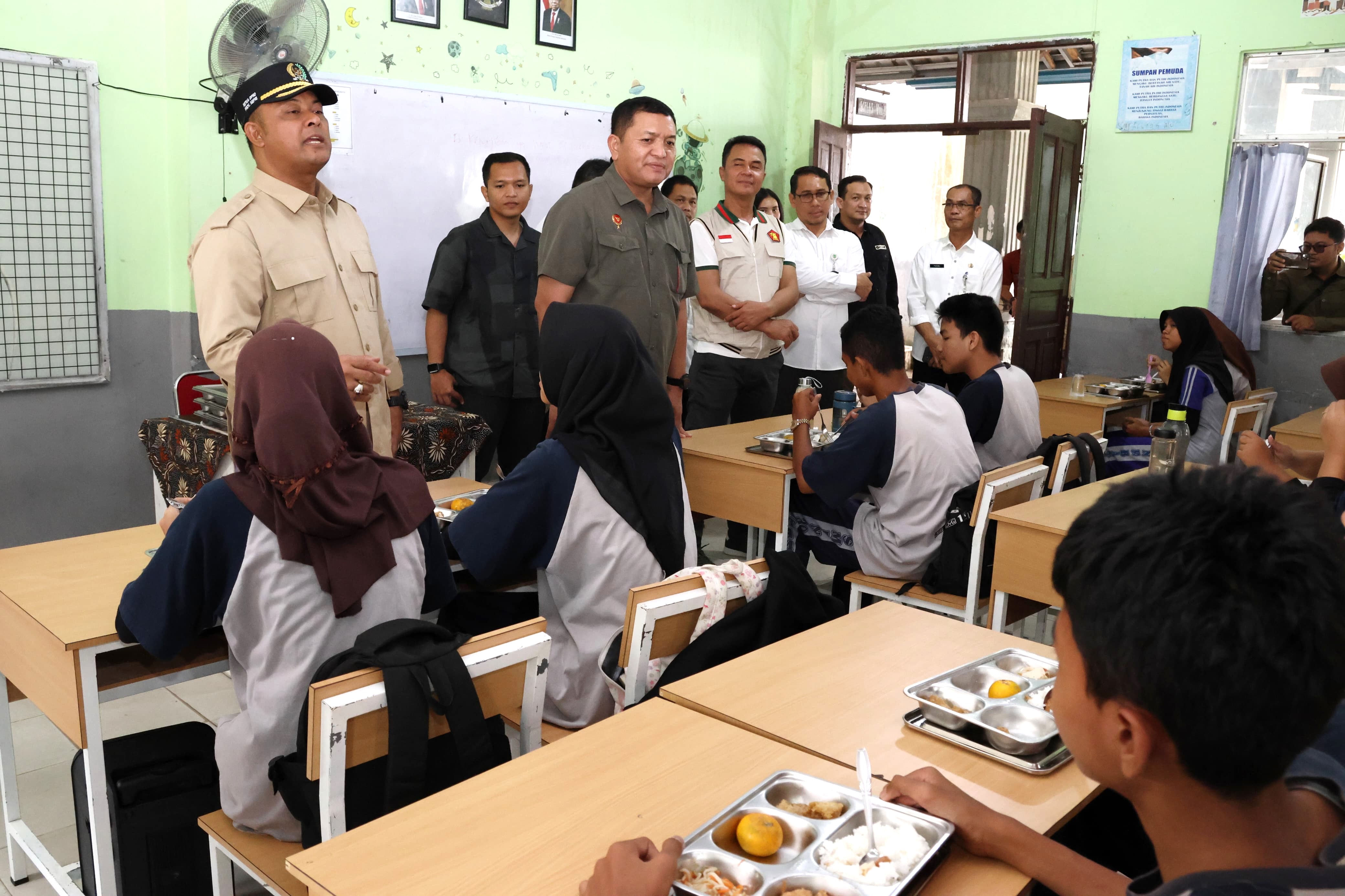 Ketua DPRD Kepri  Tinjau Program Makanan Bergizi Gratis Di Batam