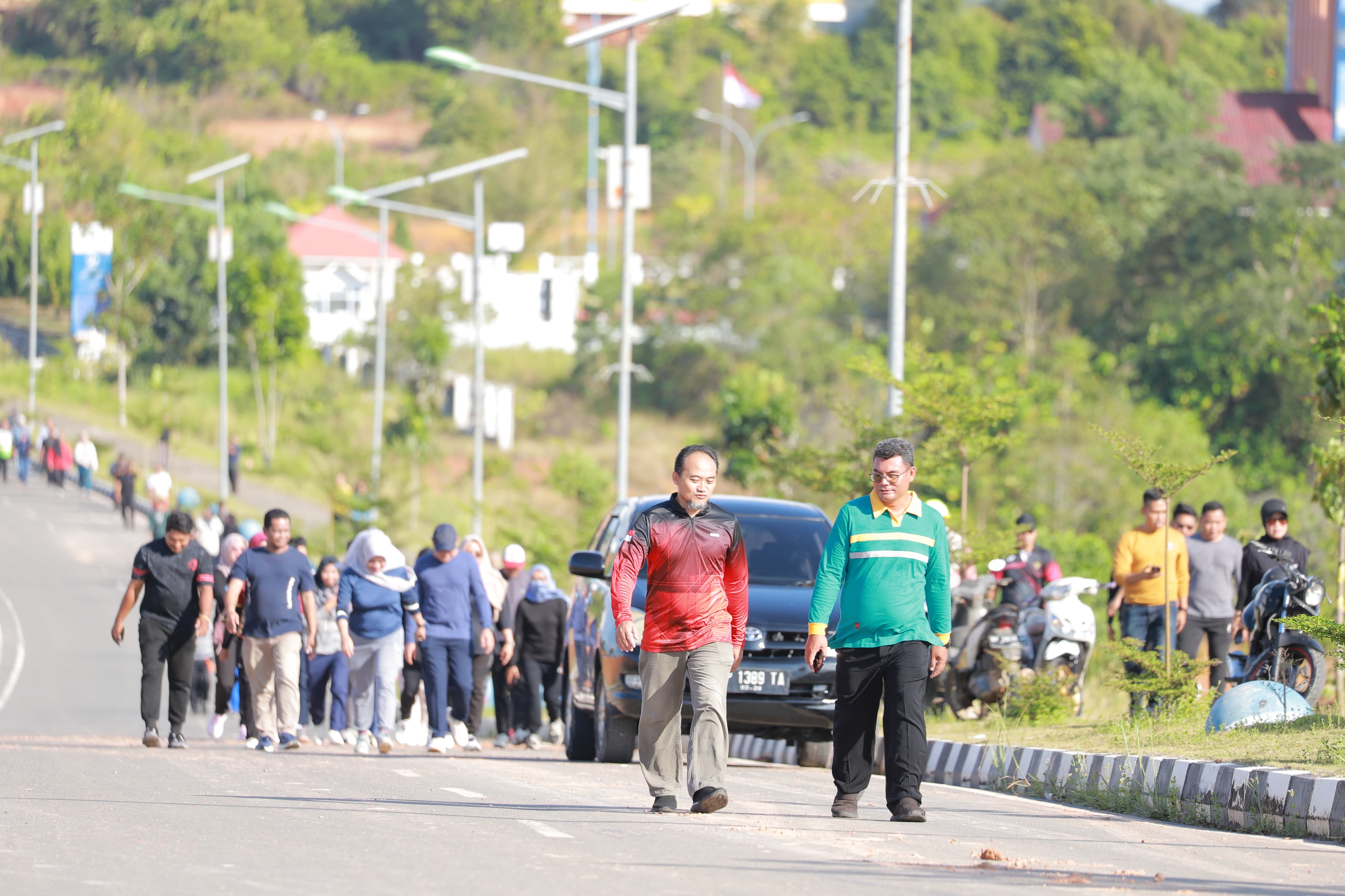 Sekretariat DPRD Kepri Gelar Jalan Santai dan Gotong Royong Bersama