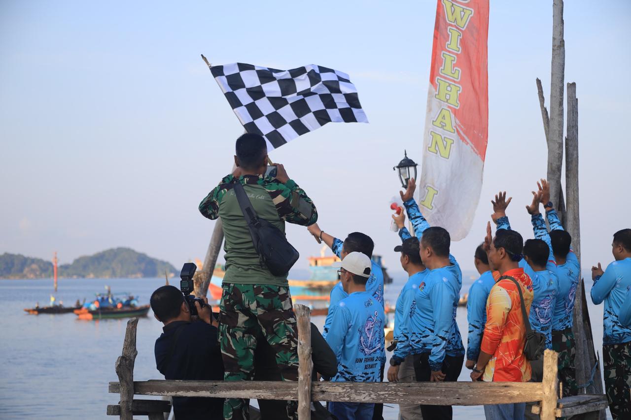 Resmi Dilepas Kas Kogabwilhan I, Ratusan Peserta Kepri Fun Fishing 2025 Ramaikan Laut Berakit Bintan