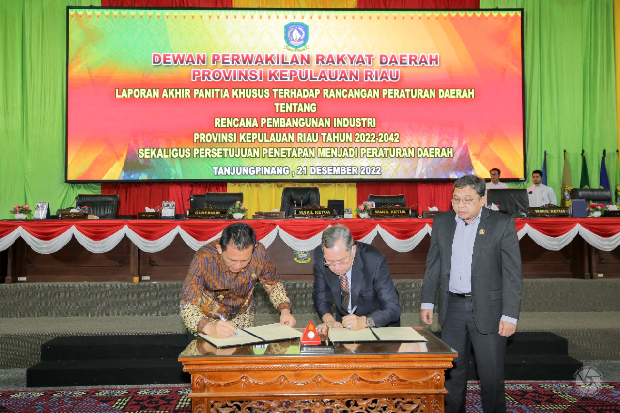 Persetujuan Penetapan Ranperda Tentang Rencana Pembangunan Industri Kepri Tahun 2022-2042 Menjadi Perda