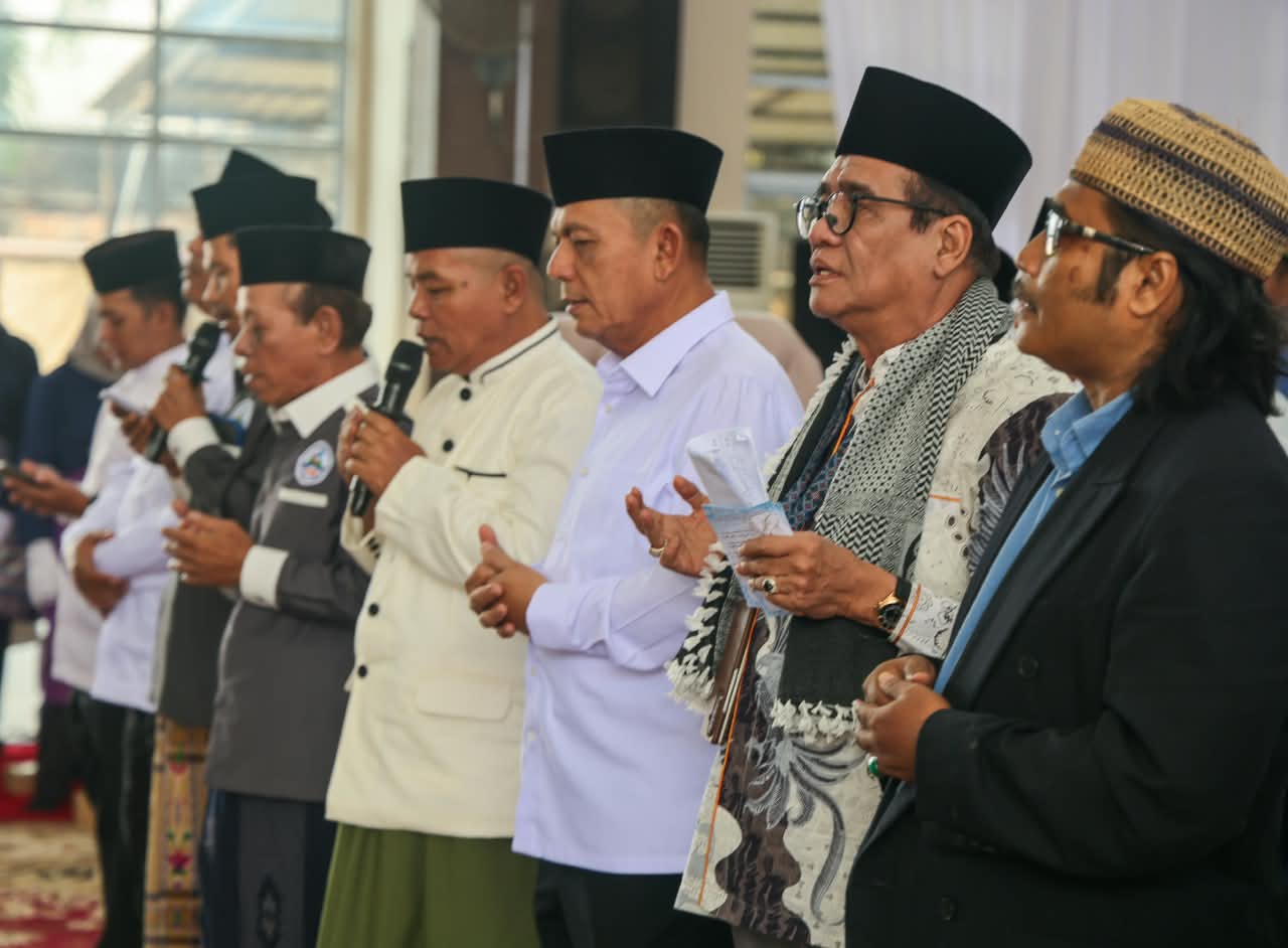 Gubernur Ansar Ajak Masyarakat Bawean Teladani Kepemimpinan Rasulullah SAW