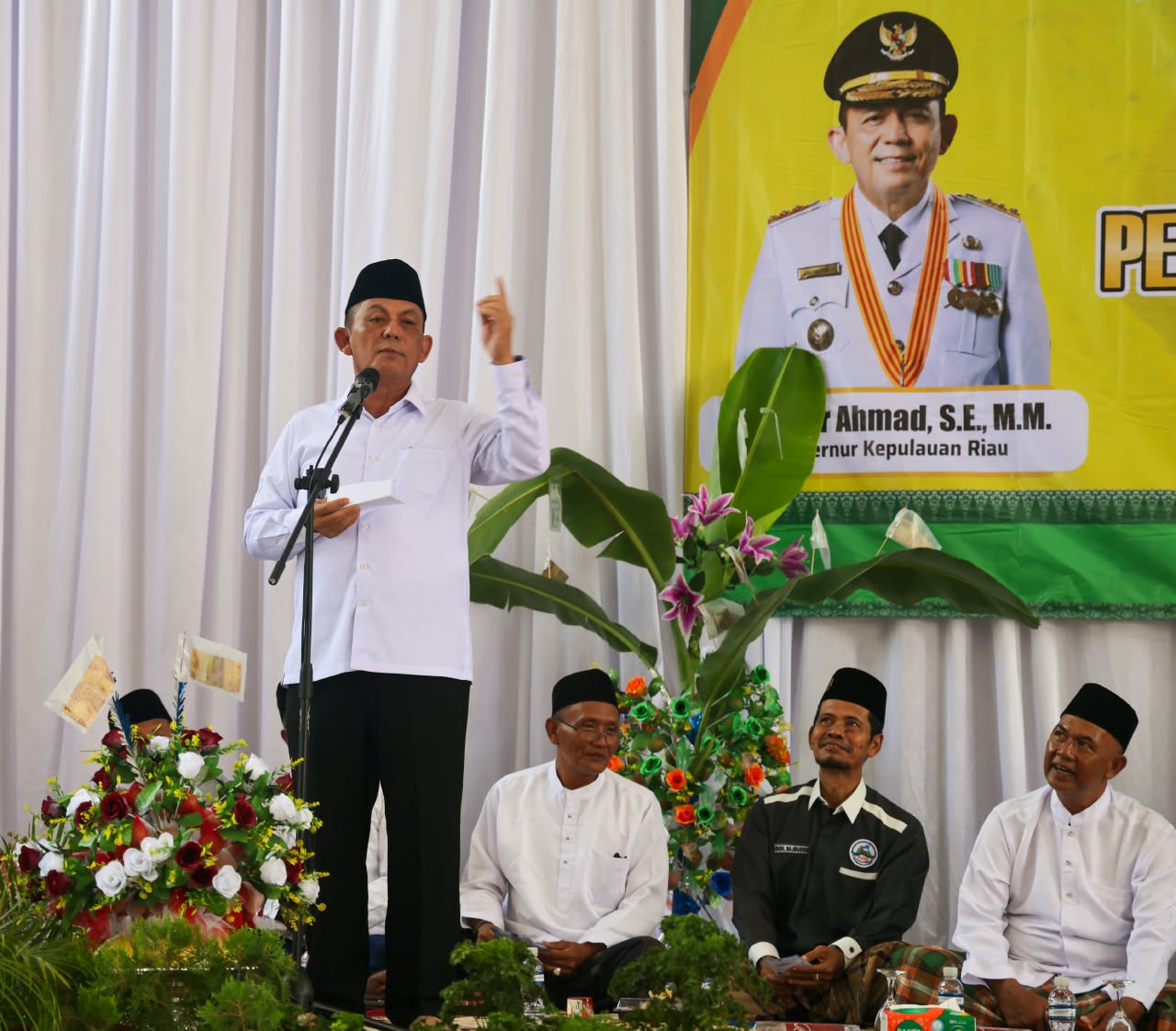 Gubernur Ansar Ajak Masyarakat Bawean Teladani Kepemimpinan Rasulullah SAW