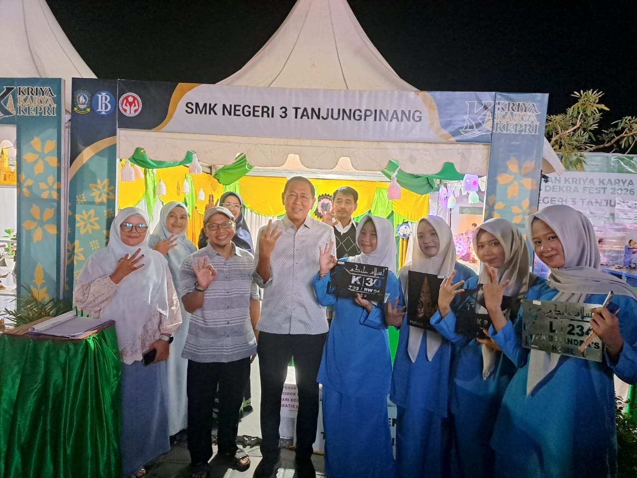 Kadisdik Kepri Kunjungi Stan SMA dan SMK pada Dekrafest 2026