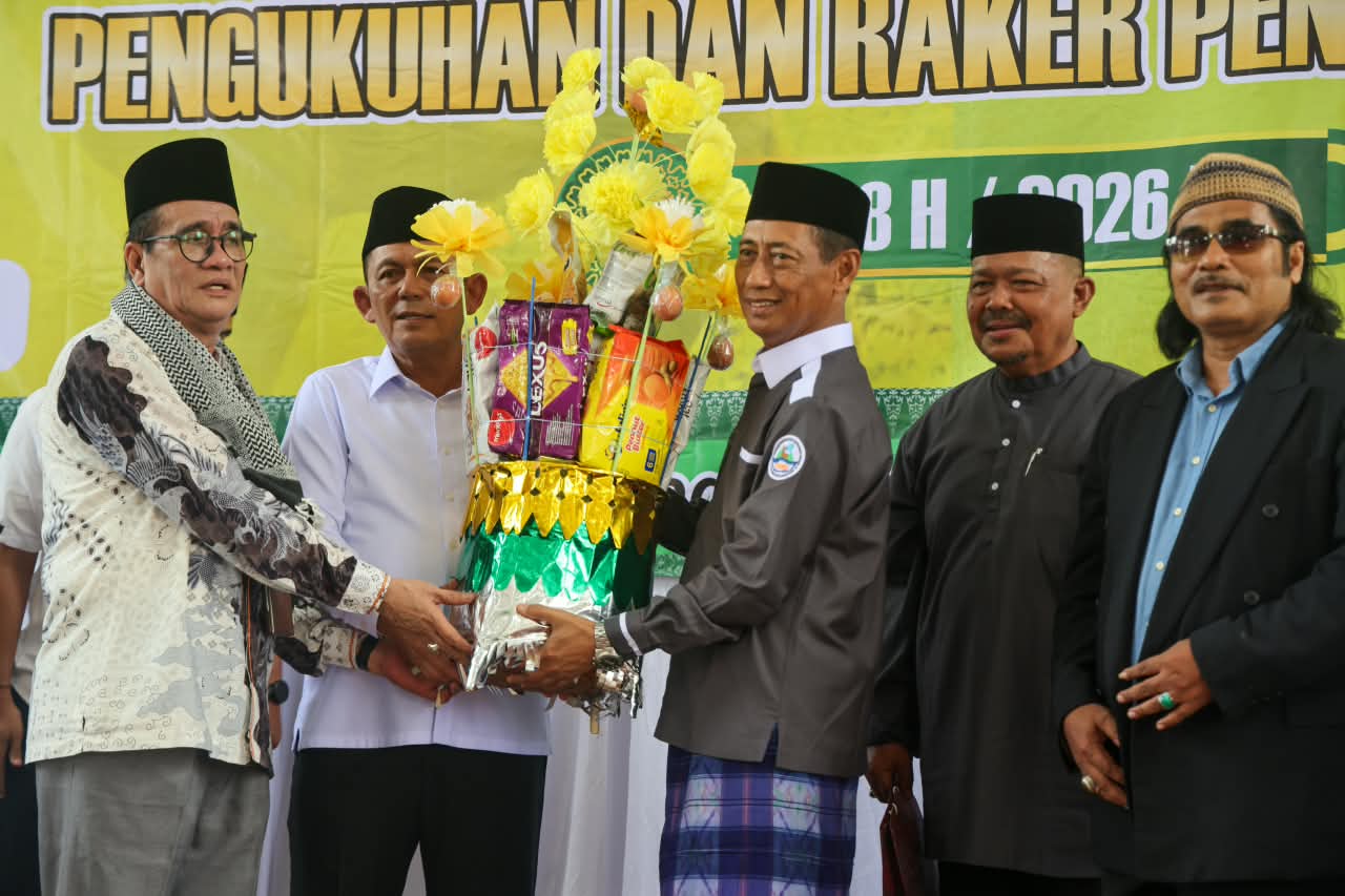 Gubernur Ansar Ajak Masyarakat Bawean Teladani Kepemimpinan Rasulullah SAW