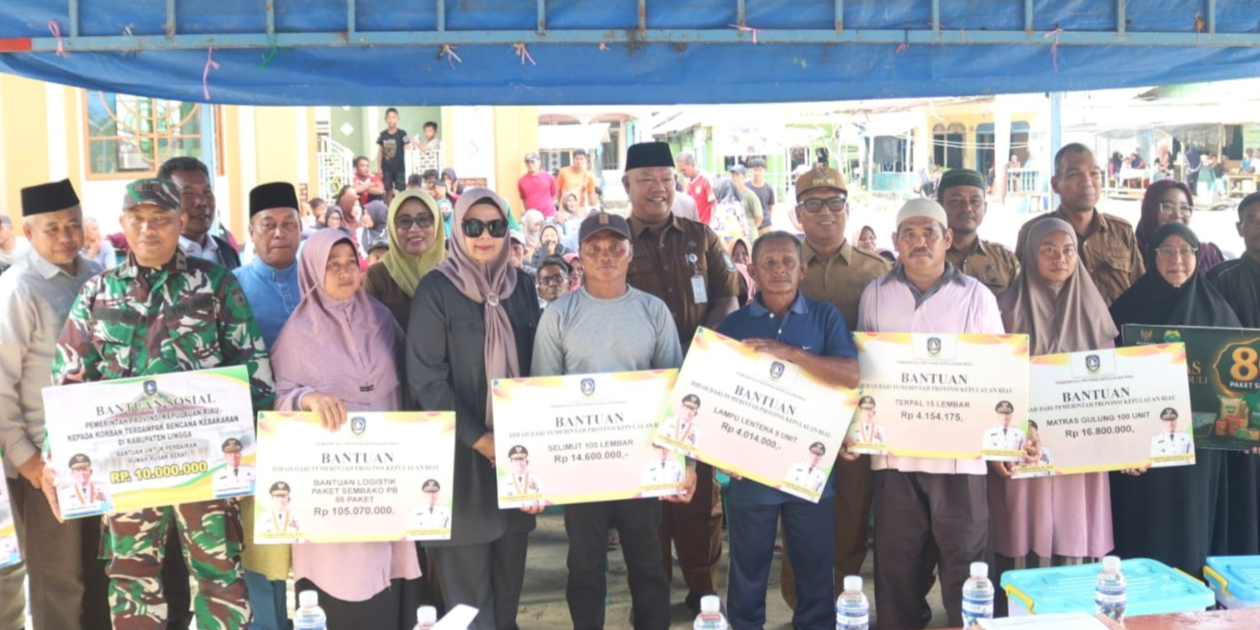 Wakil Ketua I DPRD Kepri Tinjau dan Salurkan Bantuan bagi Korban Puting Beliung di Desa Tanjung Kelit, Lingga
