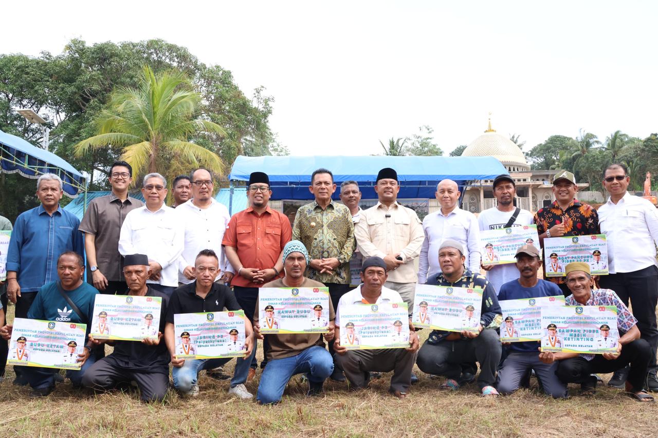 Pemprov dan DPRD Kepri Serahkan Bantuan Alat Tangkap Ikan untuk Nelayan Pulau Kasu