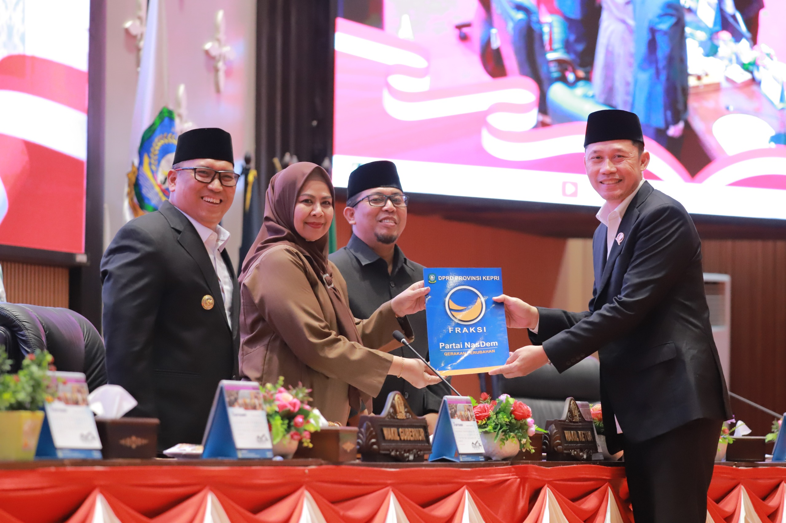 DPRD Kepri Gelar Paripurna, Fraksi-Fraksi Sampaikan Sikap atas Ranperda Perubahan APBD 2025