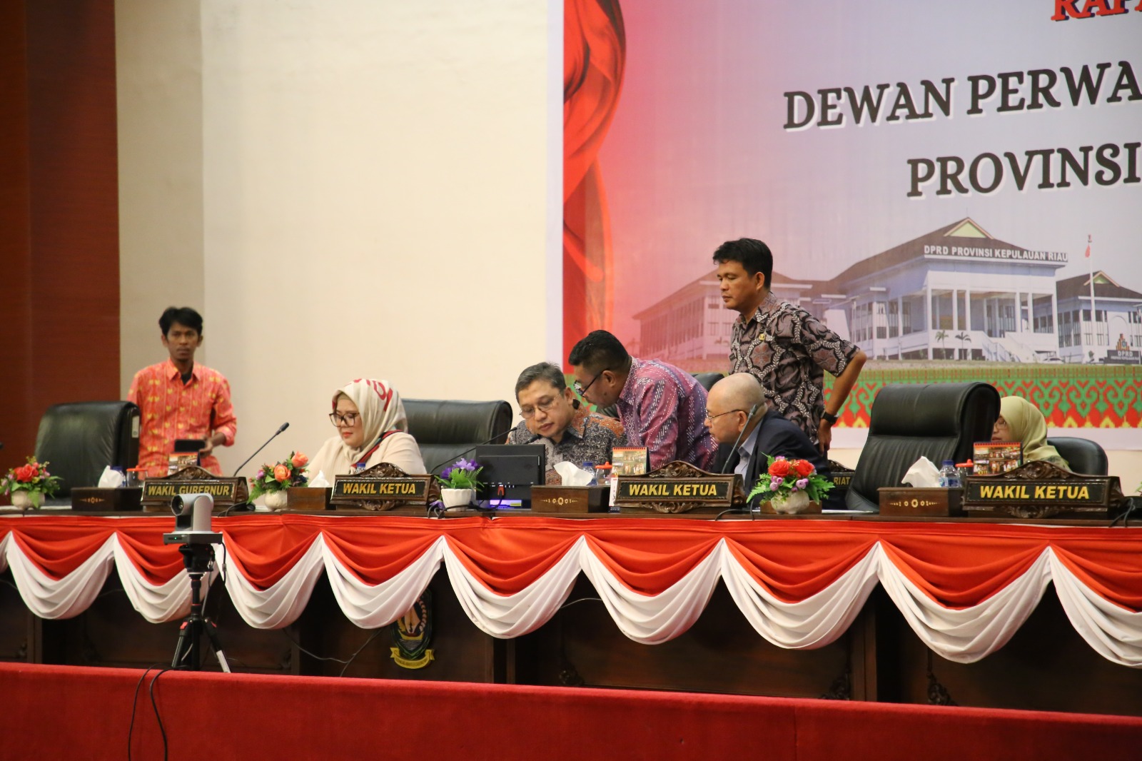 Fraksi DPRD Sampaikan Pandum Terhadap Ranperda Pajak Daerah Dan Retribusi Daerah