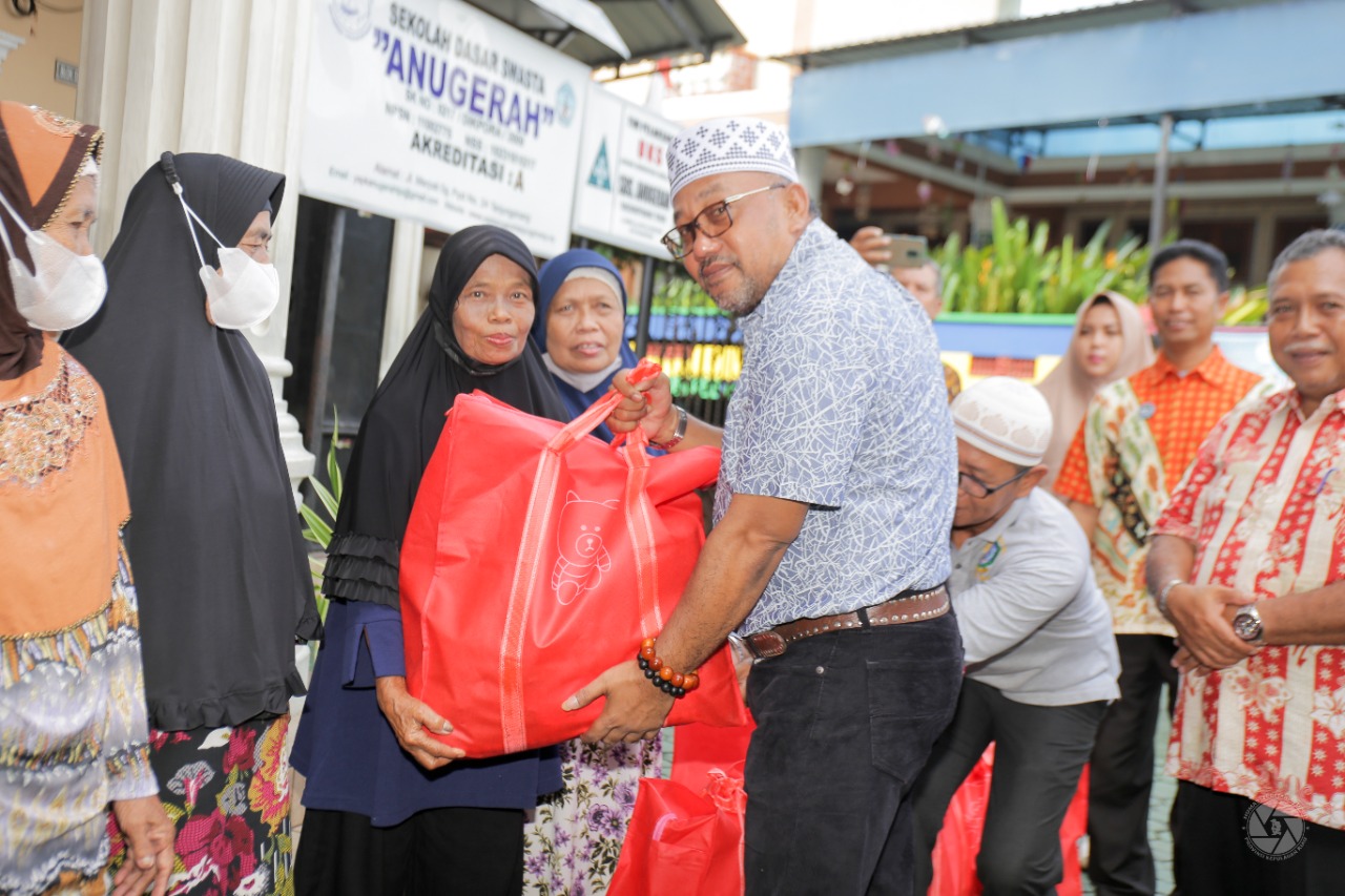Anggota Komisi IV DPRD Provinsi Kepri Lis Darmansyah Berharap Agar Dinas Sosial Dapat Mendata Ulang Penerima Bantuan Dari Pemerintah.
