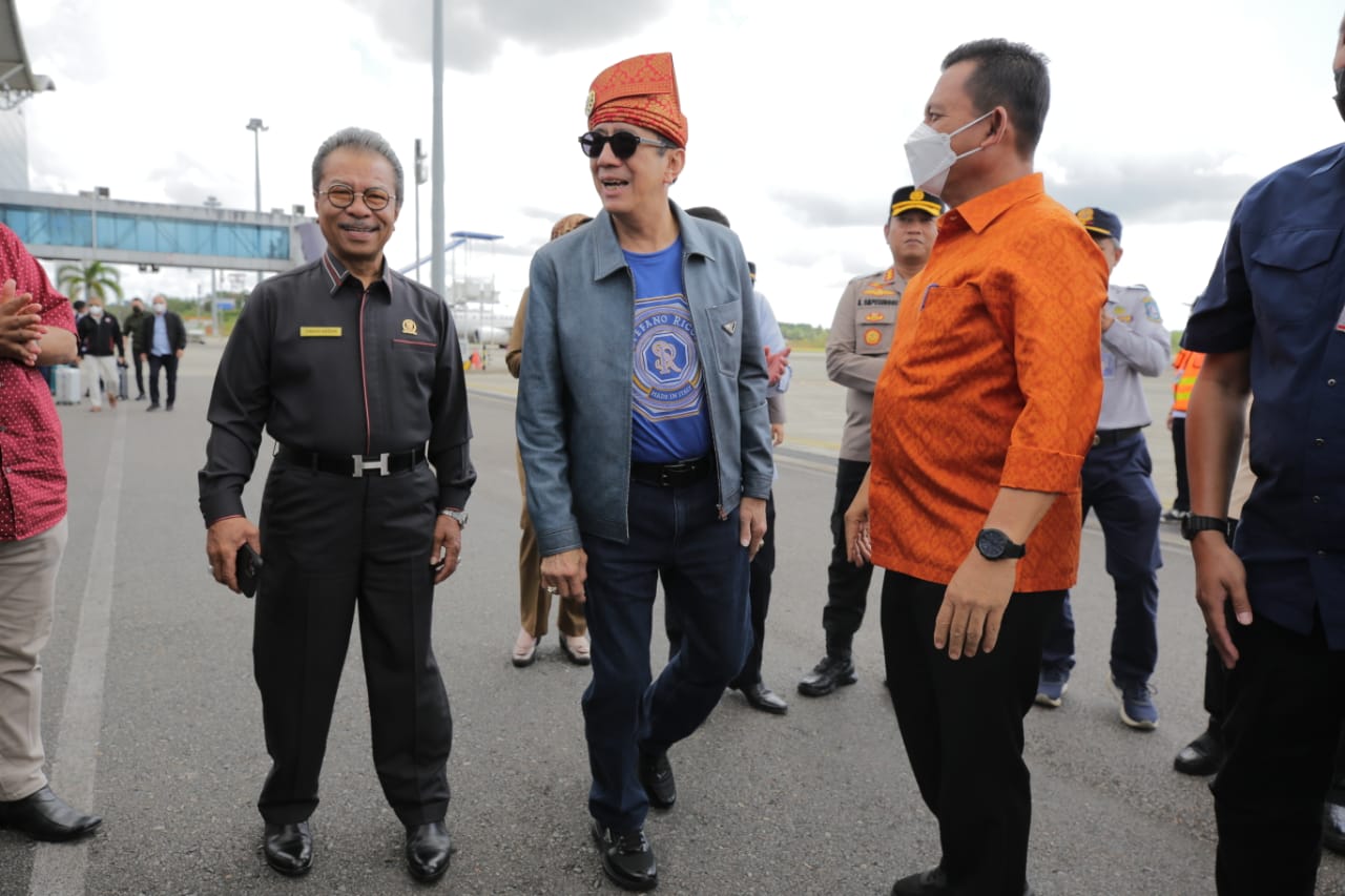 Ketua DPRD Provinsi Kepri Menyambut Kedatangan Menkumham