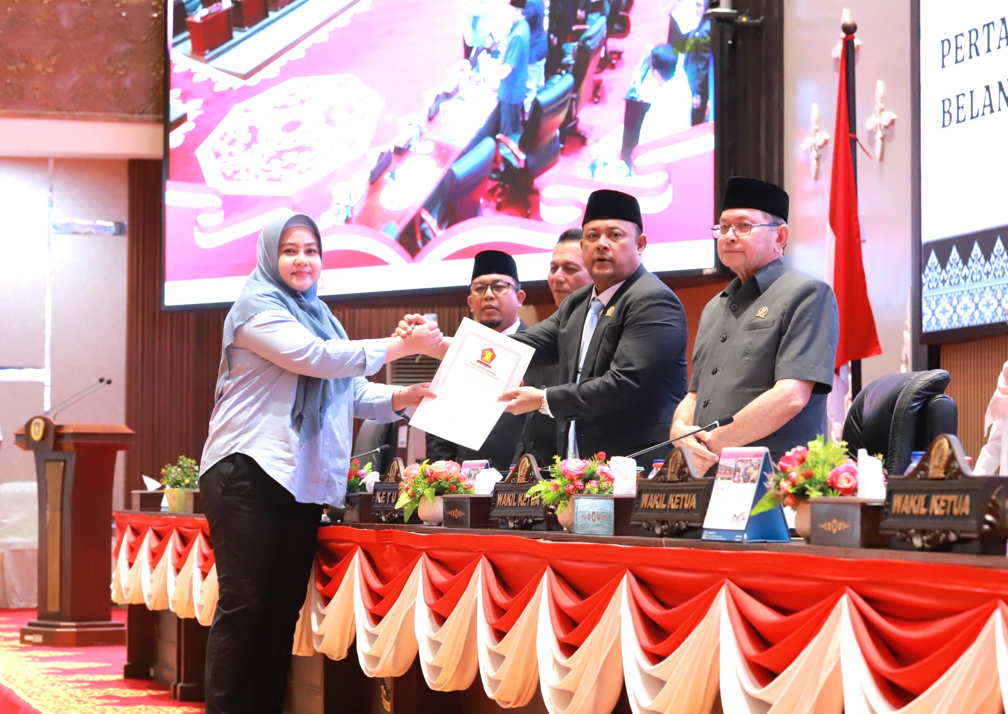 Paripurna Pandum Fraksi Terhadap Ranperda LPP-APBD 2024, DPRD Kepri Berikan Catatan Untuk Ditindaklanjuti Oleh Gubernur
