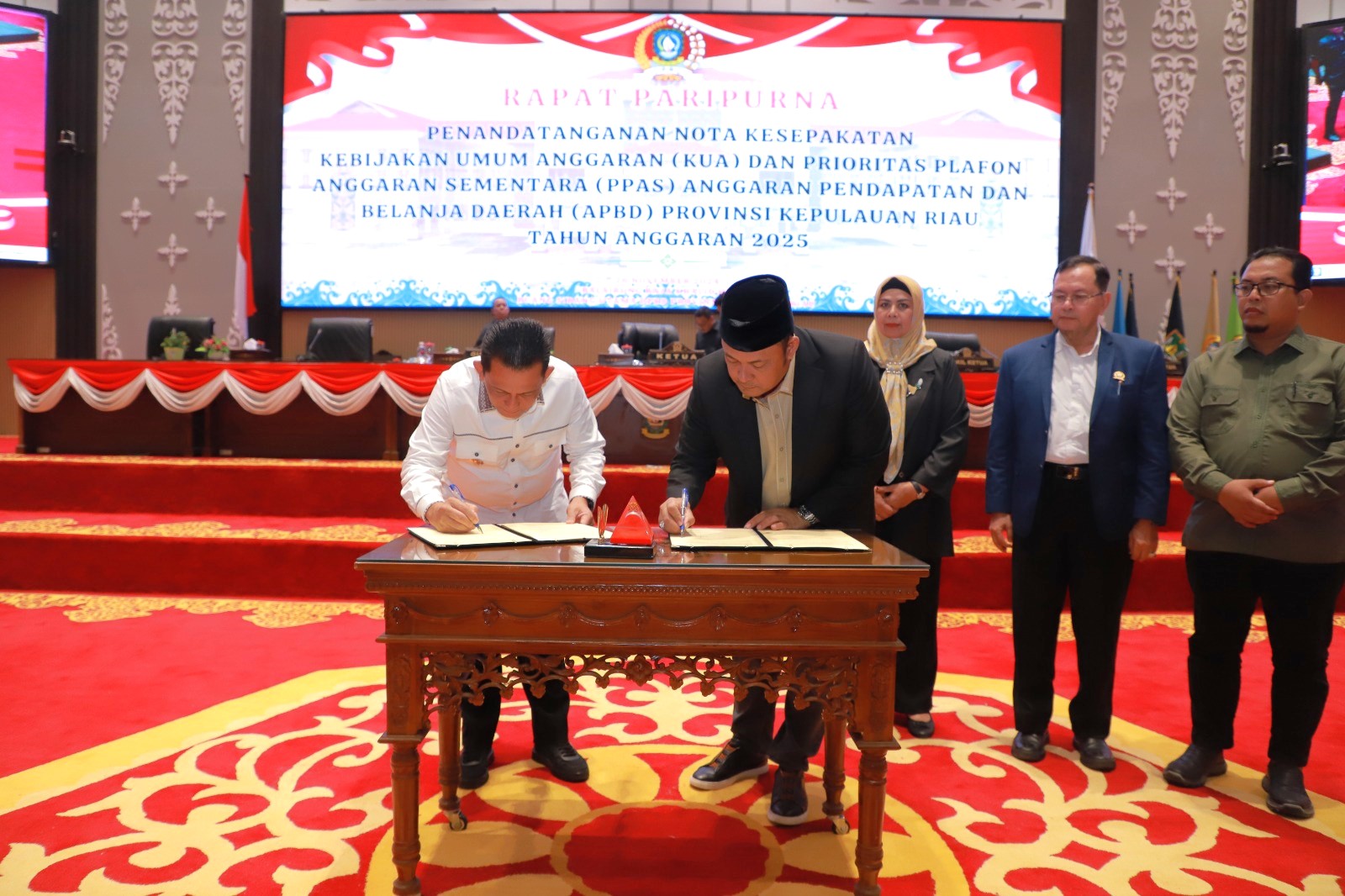Gubernur dan Pimpinan DPRD Prov Kepri Tandatangani Nota Kesepakatan KUA-PPAS APBD