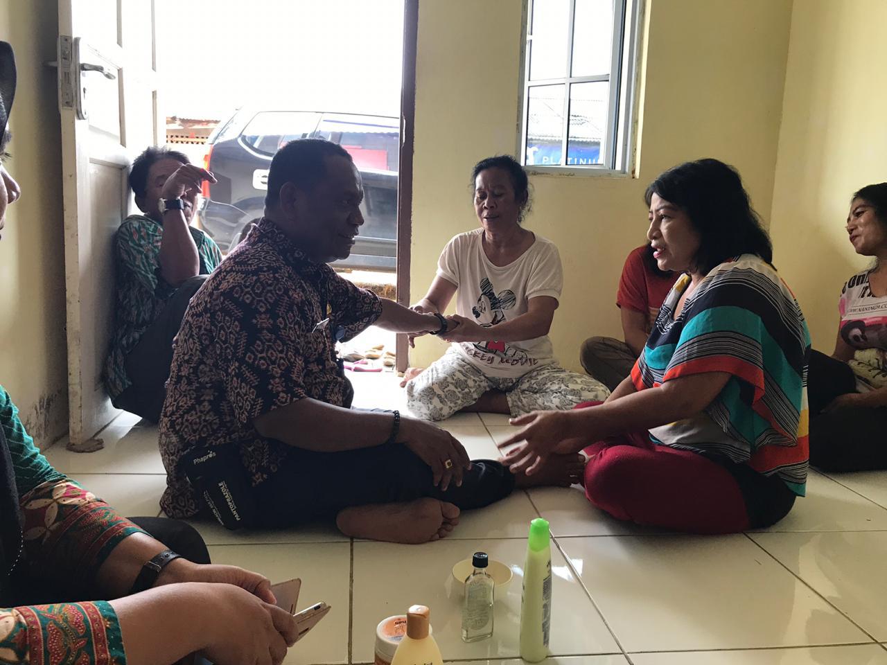 Tim SP3T Lakukan Penilaian Teknis kepada Penyehat Tradisional yang akan membuat/ memperpanjang STPT