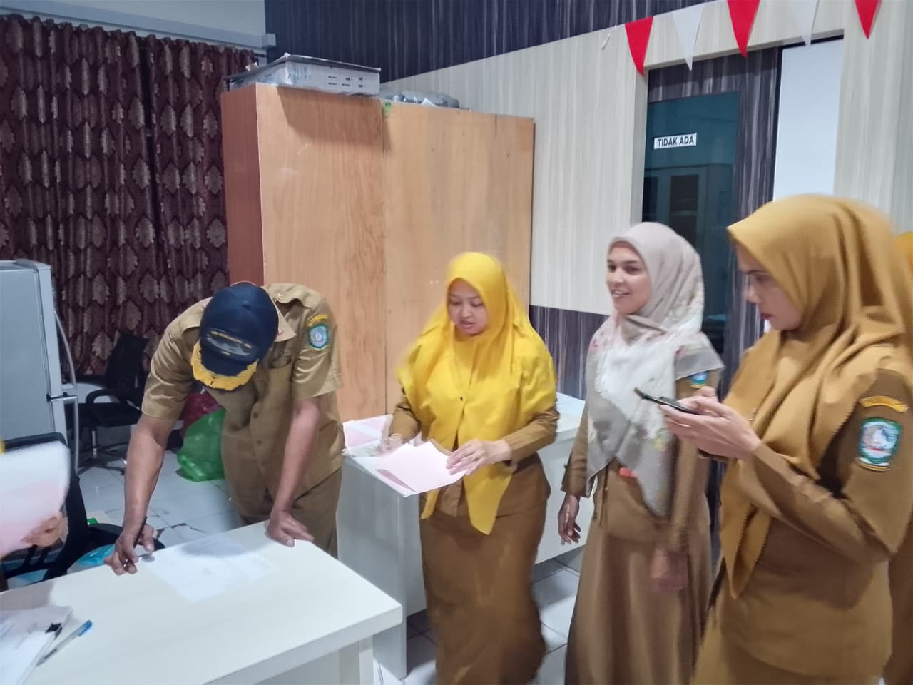 penandatanganan KP4 (kartu pemohonan penambahan penghasilan pegawai)