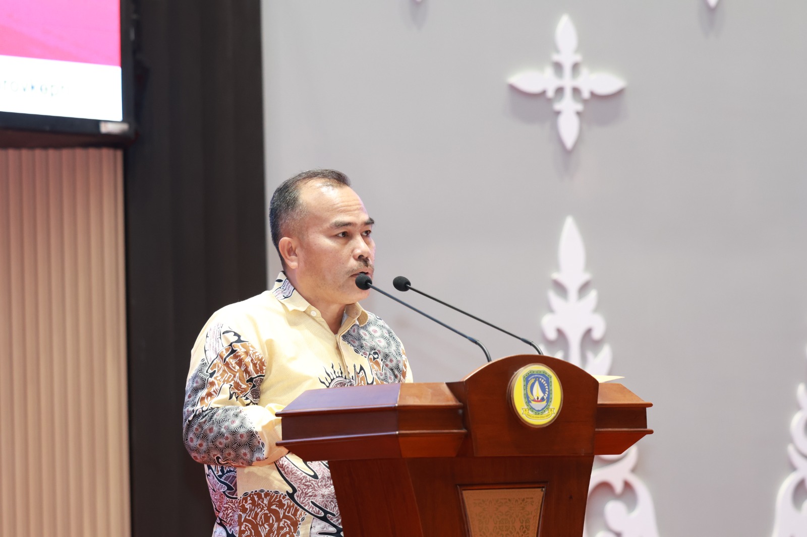 DPRD Kepri Sampaikan Pandum Fraksi Terhadap Ranperda Tentang Penyelenggaraan Ketentraman, Ketertiban Umum dan Perlindungan Masyarakat