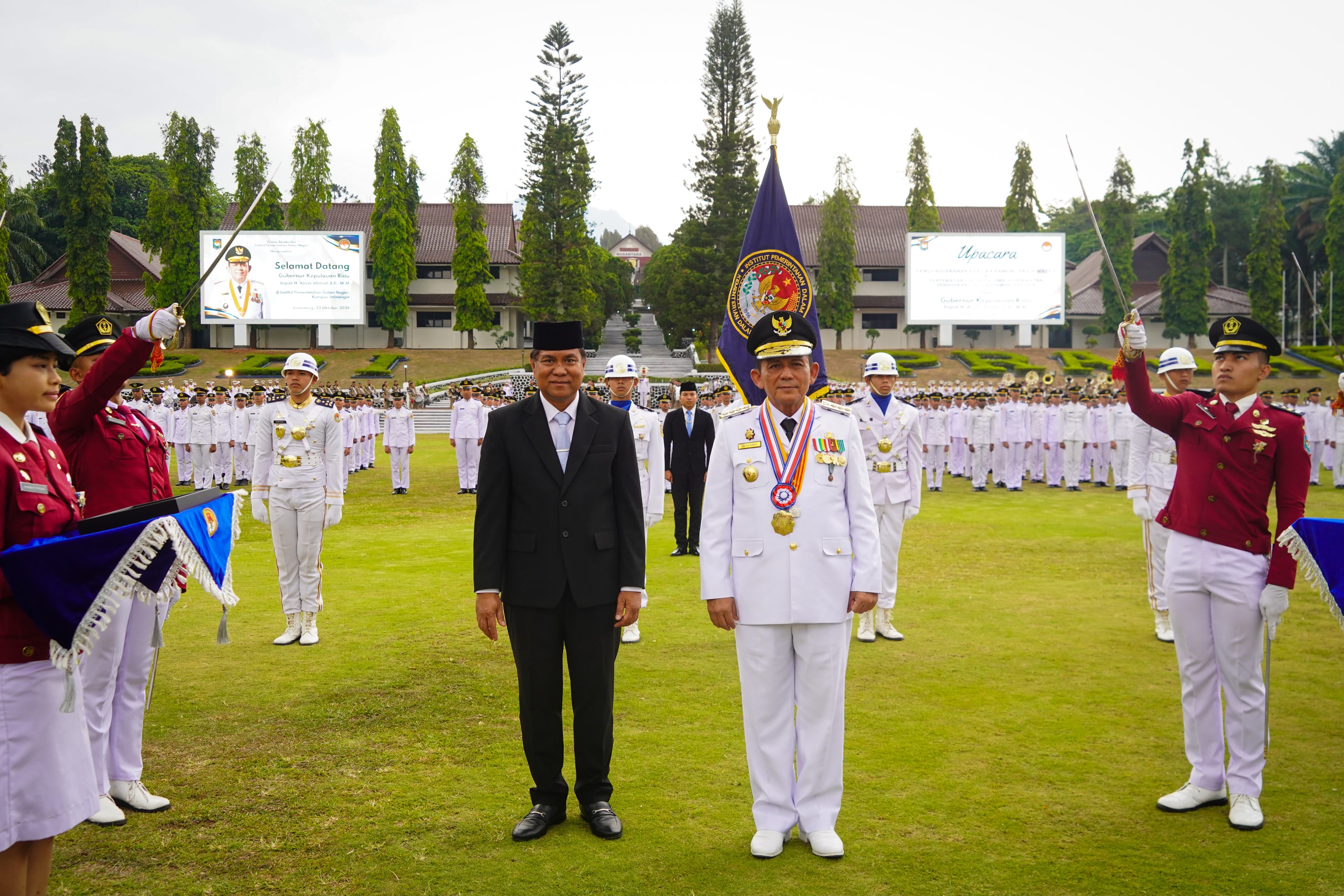 Gubernur Ansar Ahmad Terima Penghargaan Kartika Pamong Praja Madya dari IPDN