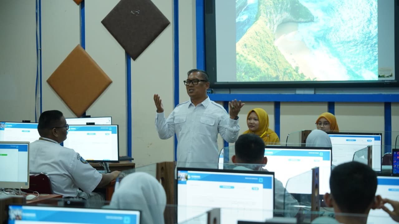 Wagub Nyanyang Pantau Pelaksanaan TKA SMA/SMK di Batam, Motivasi Siswa Raih Hasil Terbaik