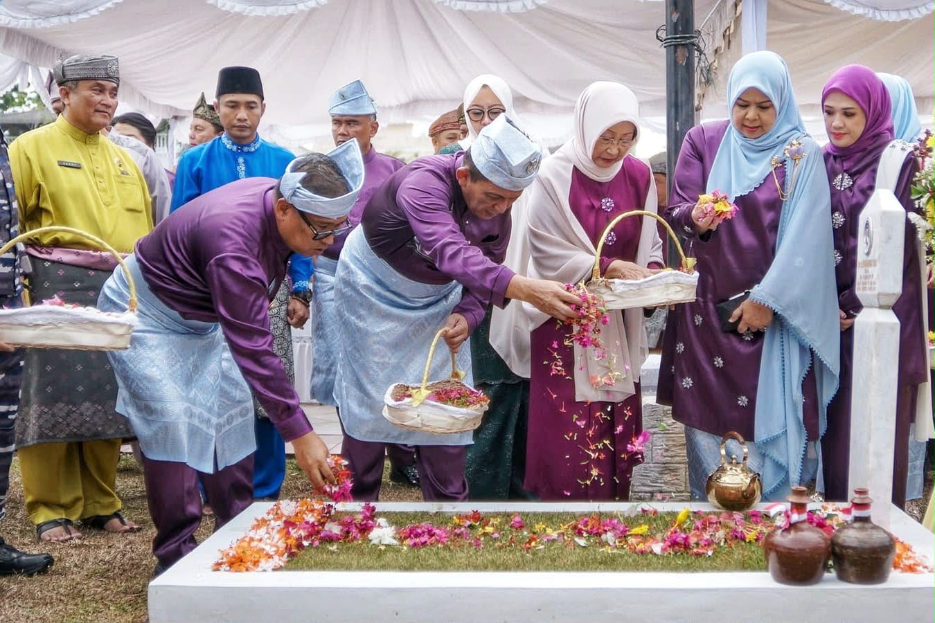 Kaban Kesbangpol Kepri Ikuti Ziarah TMP Pusara Bhakti Sempena Hari Jadi ke-24 Kepri