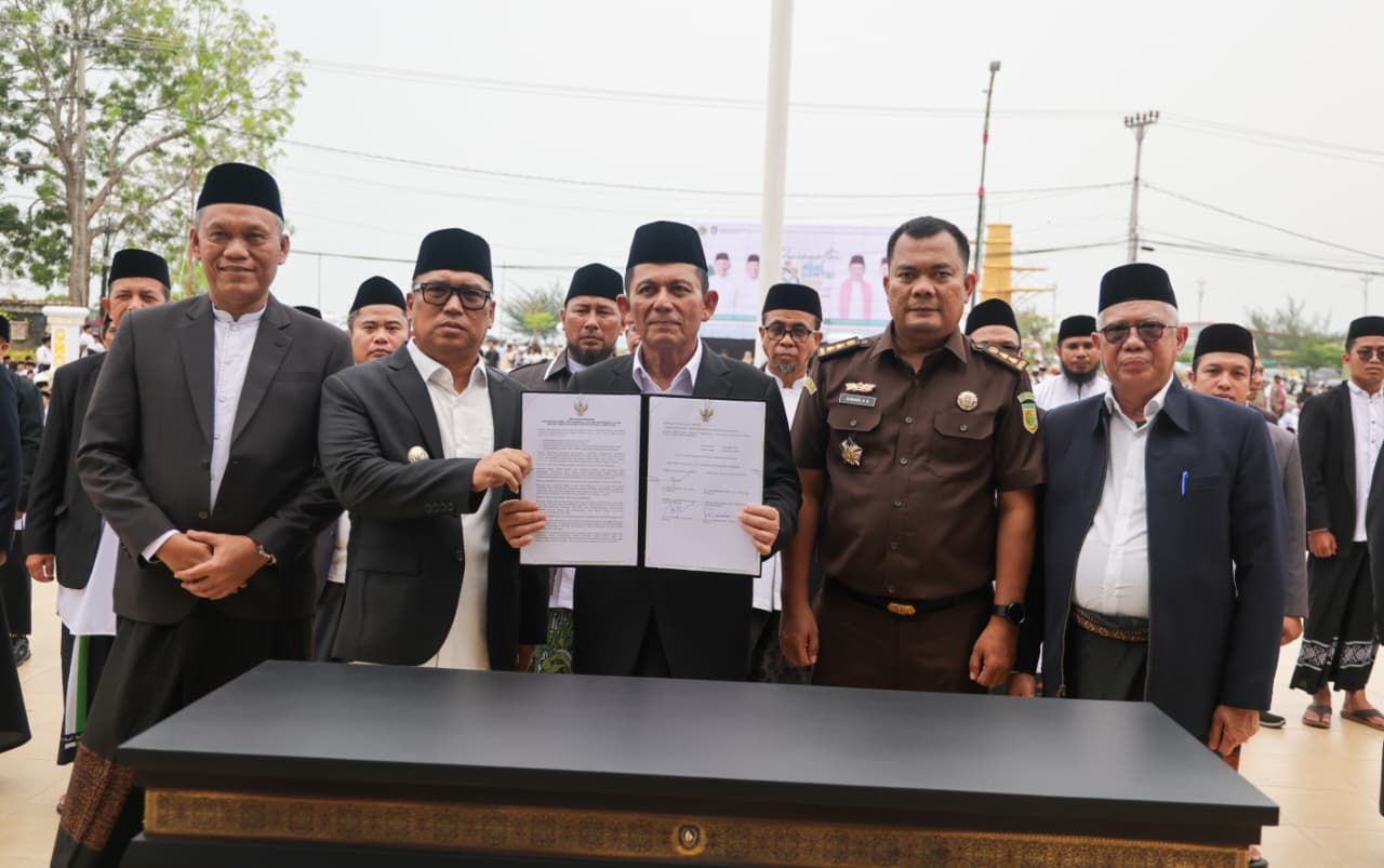Pimpin Upacara Hari Santri 2026, Ansar Lantik Pengurus FKPP Kepri dan Bersholawat Bersama 3.000 Santri