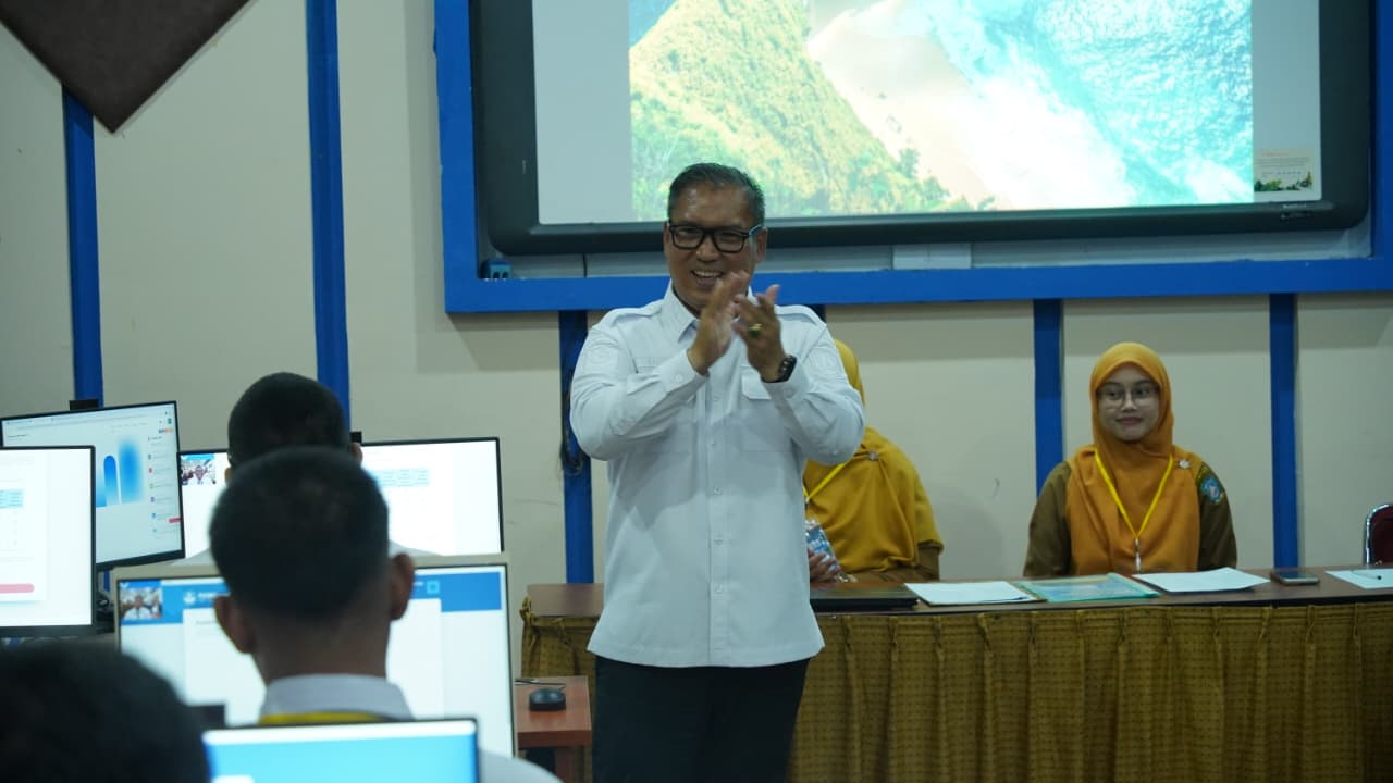 Wagub Nyanyang Pantau Pelaksanaan TKA SMA/SMK di Batam, Motivasi Siswa Raih Hasil Terbaik