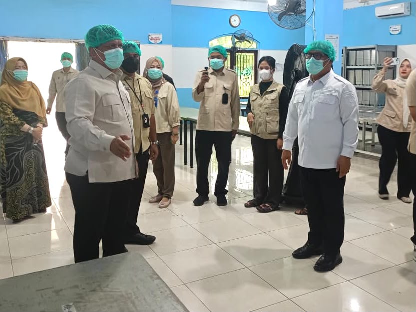 Wagub Nyanyang Dampingi Wakil Kepala BGN Tinjau SPPG di Batam, Tekankan Kepatuhan Standar MBG