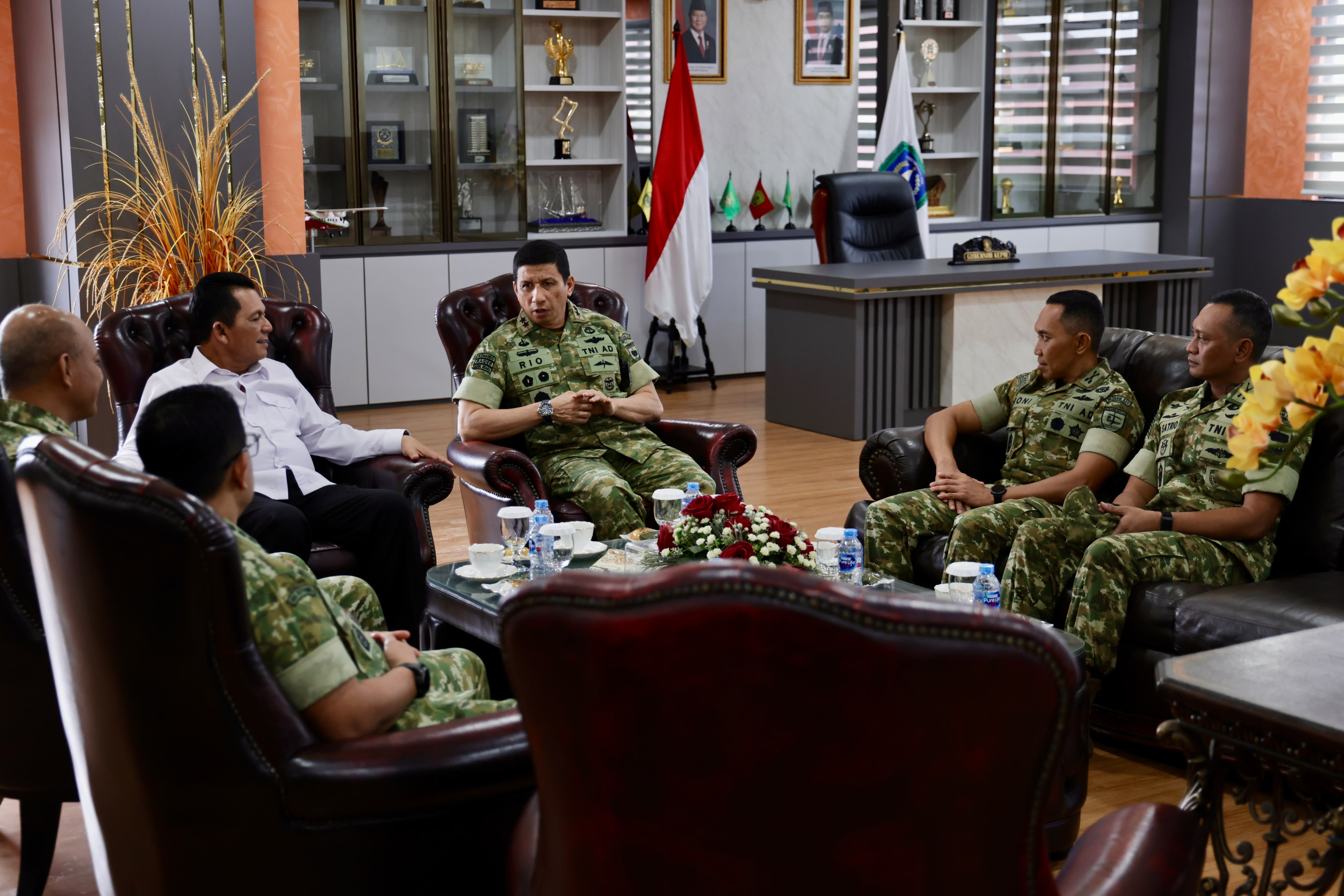 Gubernur Ansar Ahmad Sambut Pangdam Pertama Kodam XXV/Sultan Mahmud Riayat Syah