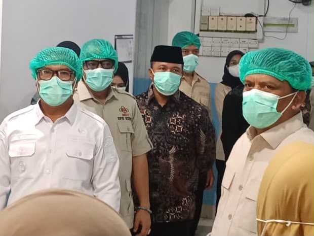 Wagub Nyanyang Dampingi Wakil Kepala BGN Tinjau SPPG di Batam, Tekankan Kepatuhan Standar MBG