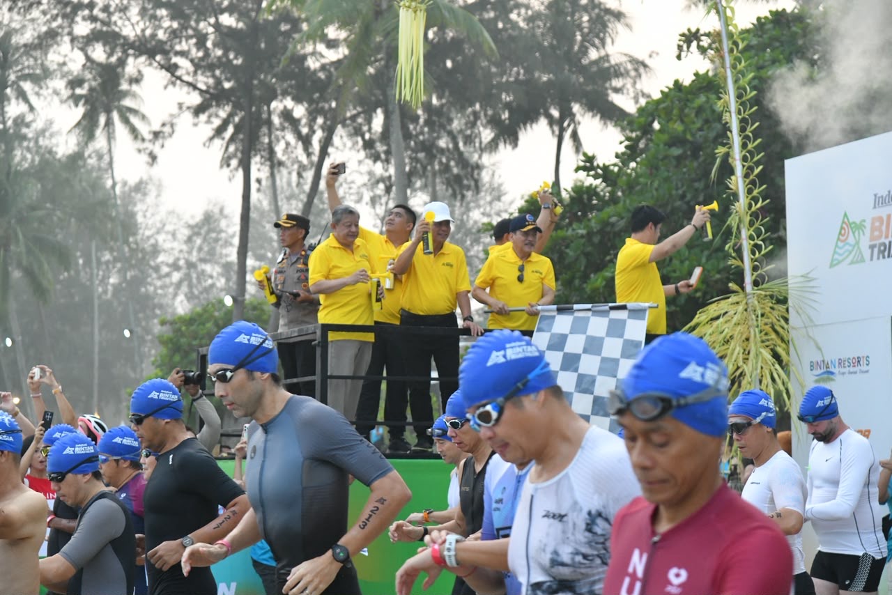 Gubernur Ansar Lepas Indofood Bintan Triathlon 2026 di Lagoi Bay