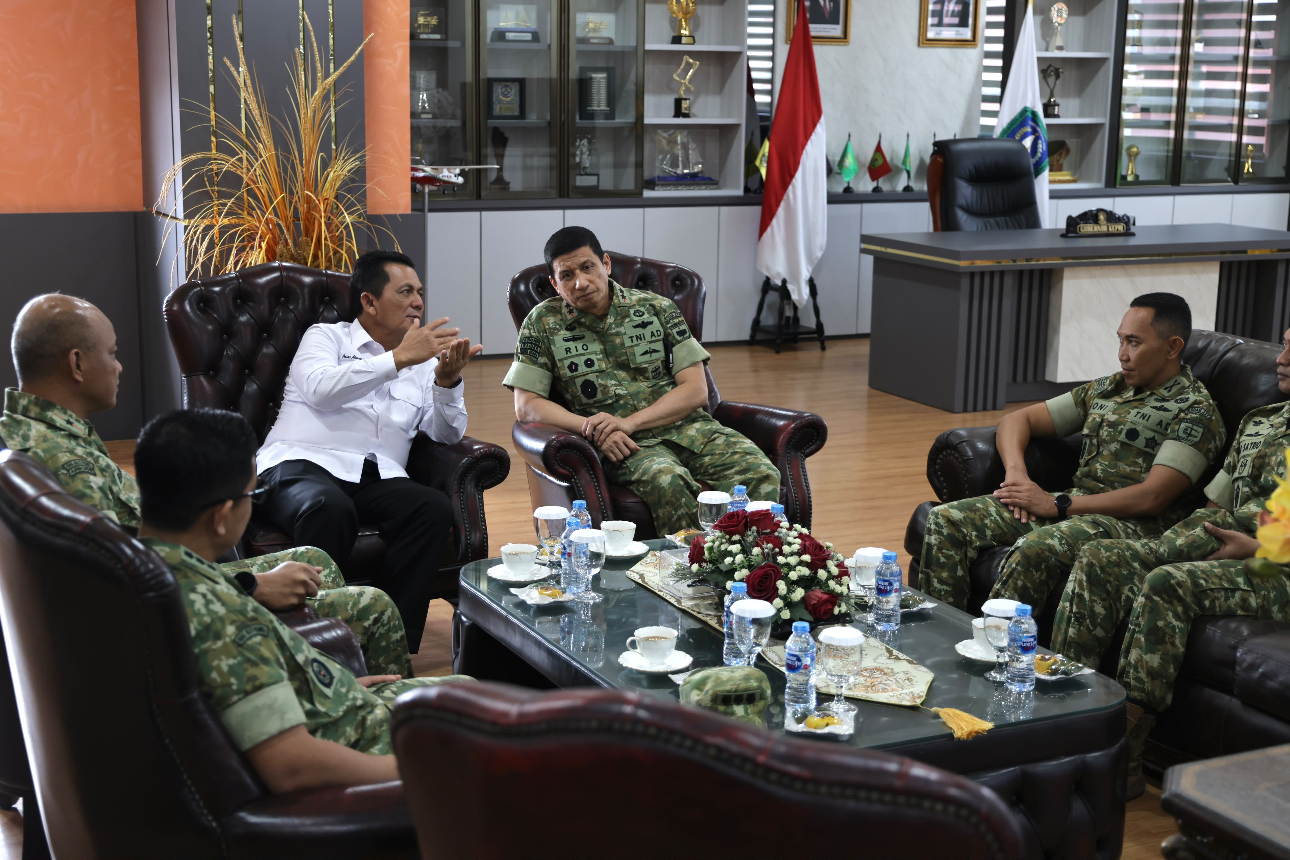 Gubernur Ansar Ahmad Sambut Pangdam Pertama Kodam XXV/Sultan Mahmud Riayat Syah
