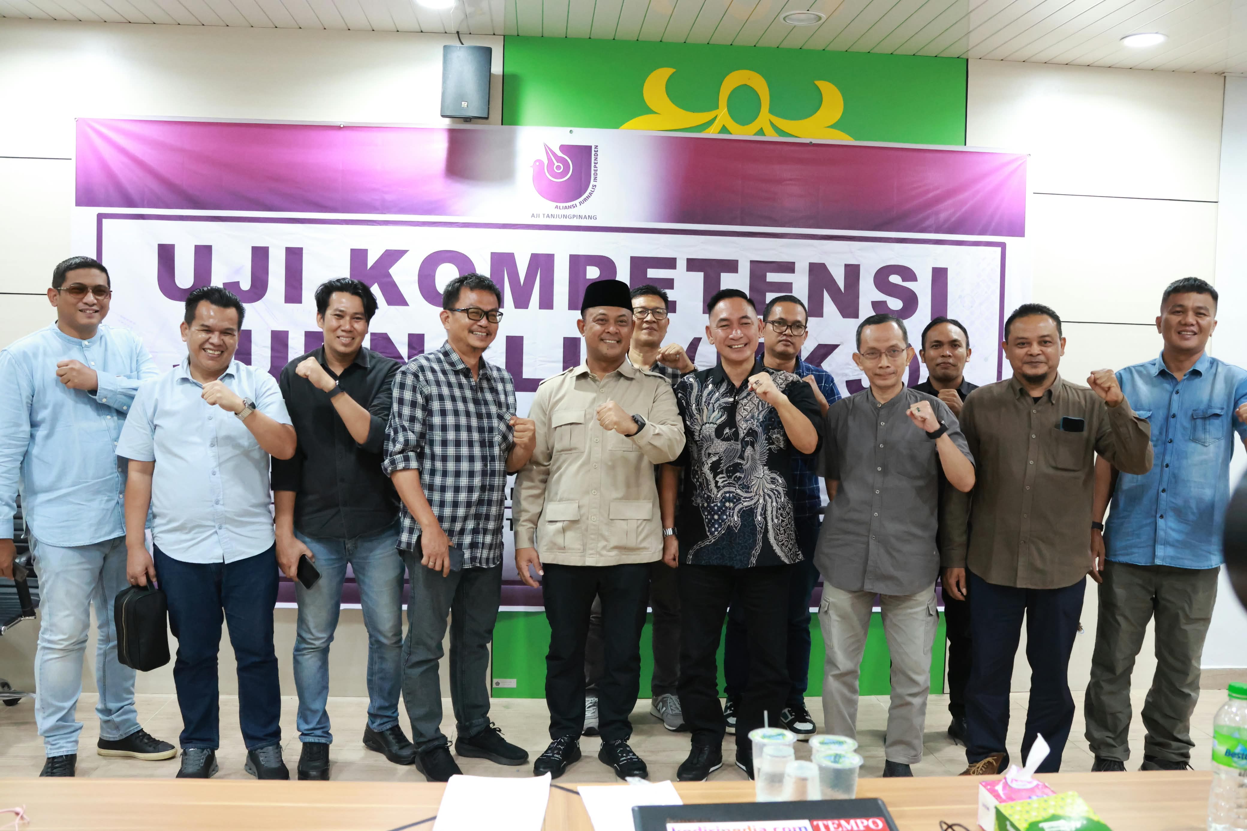 Hadiri Uji Kompetensi Jurnalis AJI, Ketua DPRD Kepri Iman Sutiawan Tegaskan Pentingnya Pers Profesional dan Keterbukaan Informasi Publik