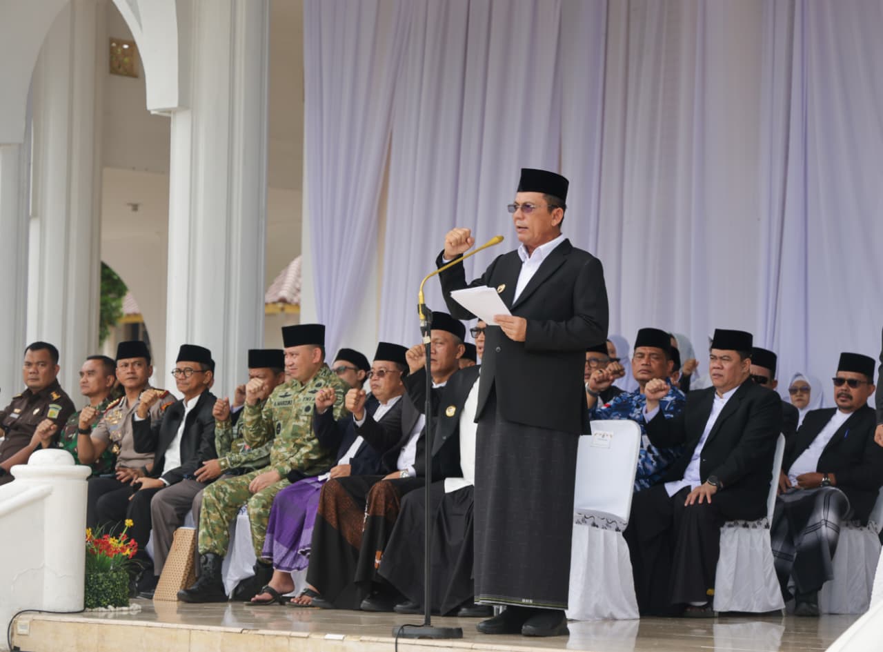 Pimpin Upacara Hari Santri 2026, Ansar Lantik Pengurus FKPP Kepri dan Bersholawat Bersama 3.000 Santri