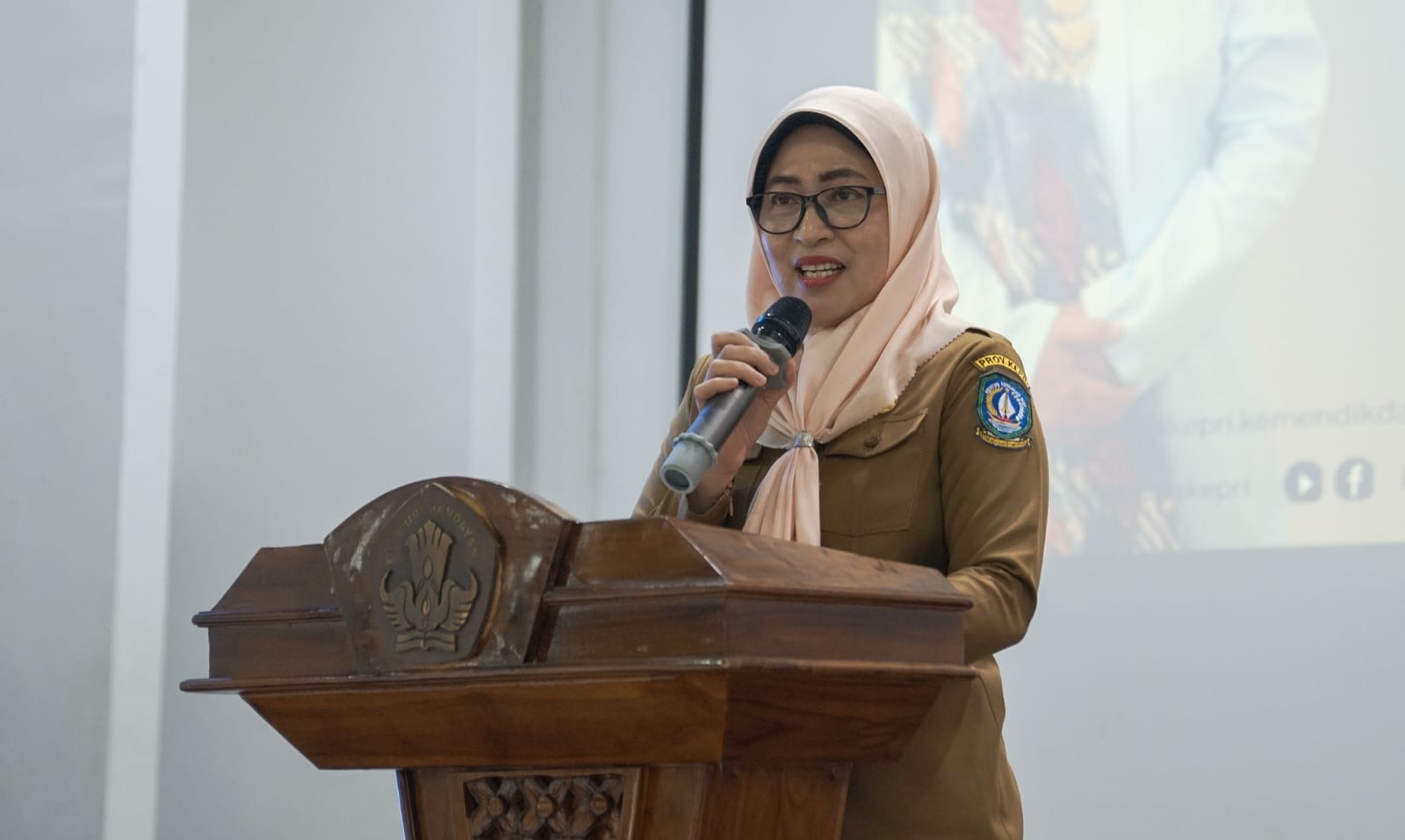 Titik Wijanarti Pamit Dari Kantor Bahasa Kepulauan Riau