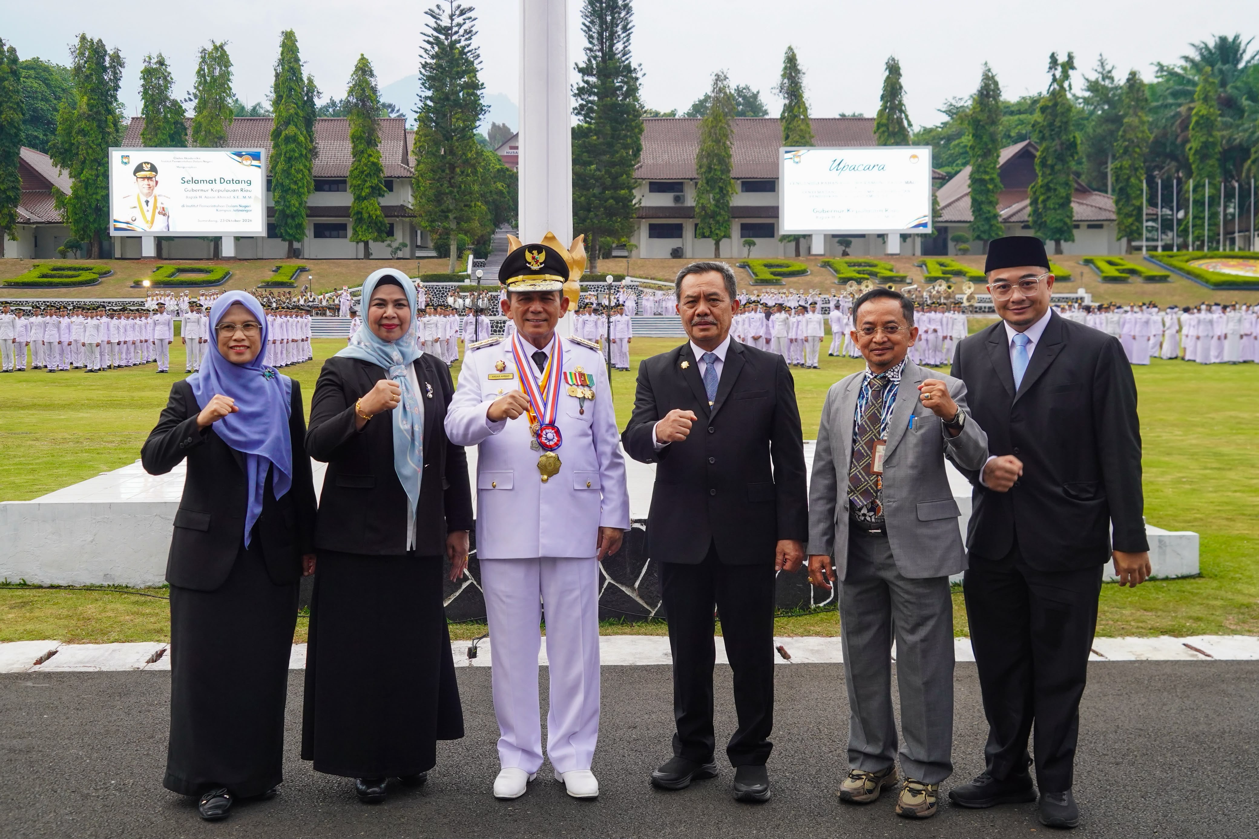 Gubernur Ansar Ahmad Terima Penghargaan Kartika Pamong Praja Madya dari IPDN