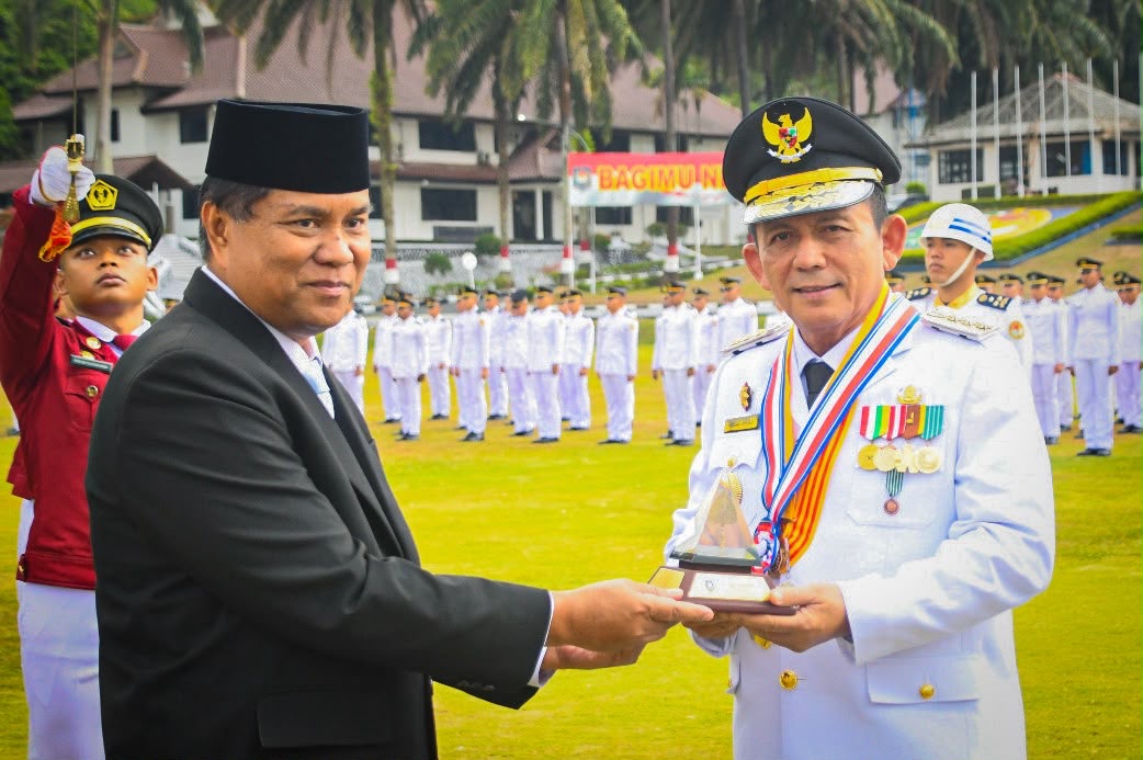 Gubernur Ansar Ahmad Terima Penghargaan Kartika Pamong Praja Madya dari IPDN