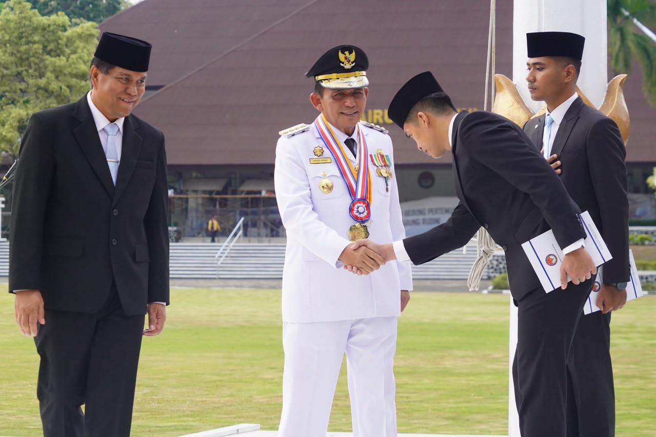 Gubernur Ansar Ahmad Terima Penghargaan Kartika Pamong Praja Madya dari IPDN