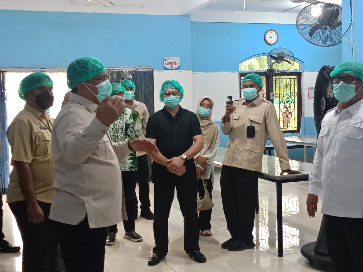 Wagub Nyanyang Dampingi Wakil Kepala BGN Tinjau SPPG di Batam, Tekankan Kepatuhan Standar MBG