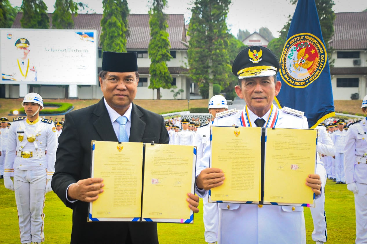 Gubernur Ansar Ahmad Terima Penghargaan Kartika Pamong Praja Madya dari IPDN