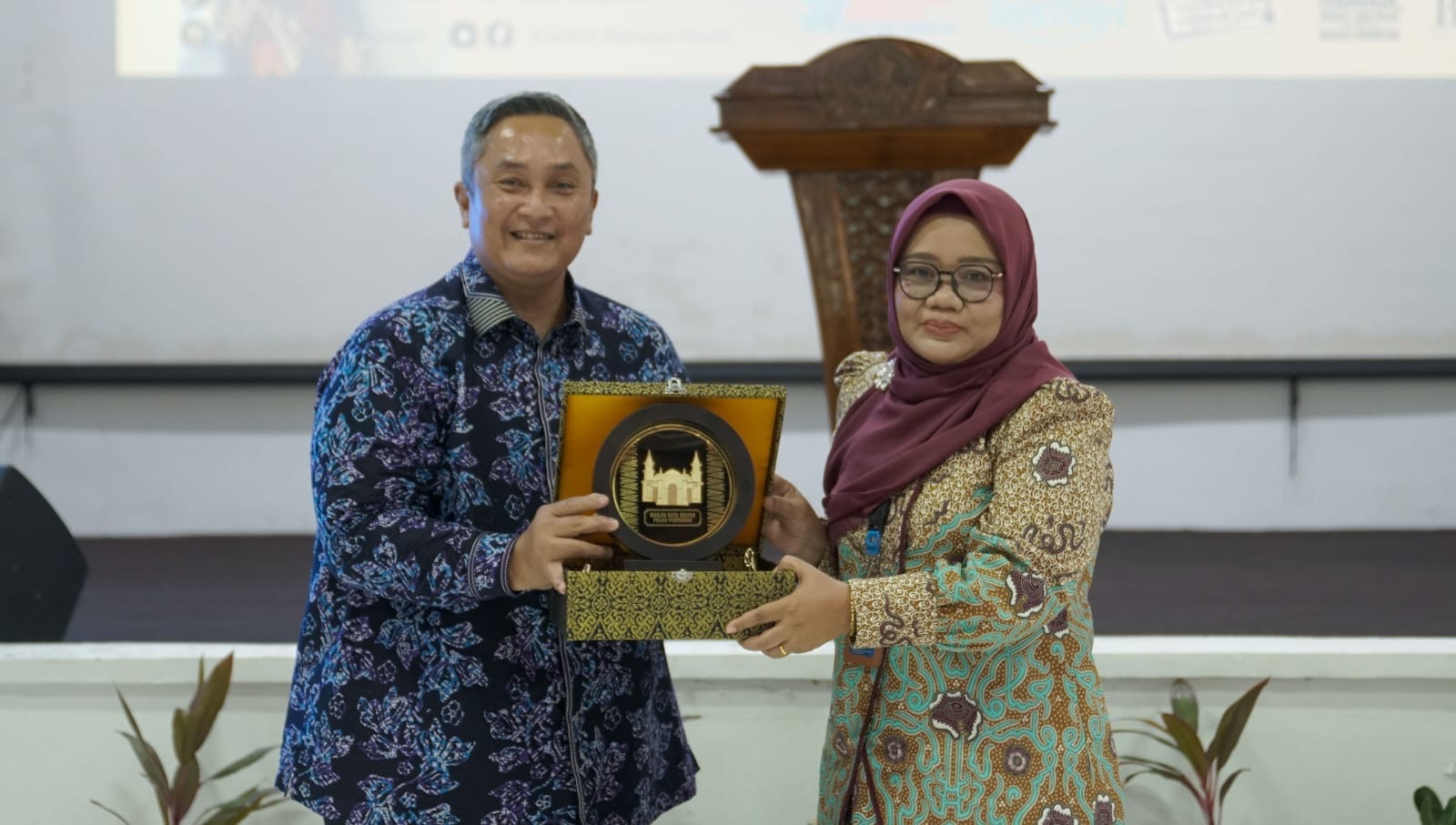 Titik Wijanarti Pamit Dari Kantor Bahasa Kepulauan Riau